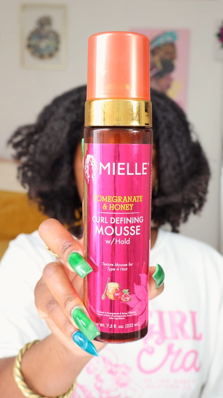 Dusty ponytail to MOISTURIZED, DEFINED CURLS using only 1 product 🤭🙌🏾 

Product: @mielleorganics Pomegranate & Honey Curl Defining Mousse 🩷

#hairtransformation 

#LTKStyleTip #LTKBeauty #LTKMostLoved