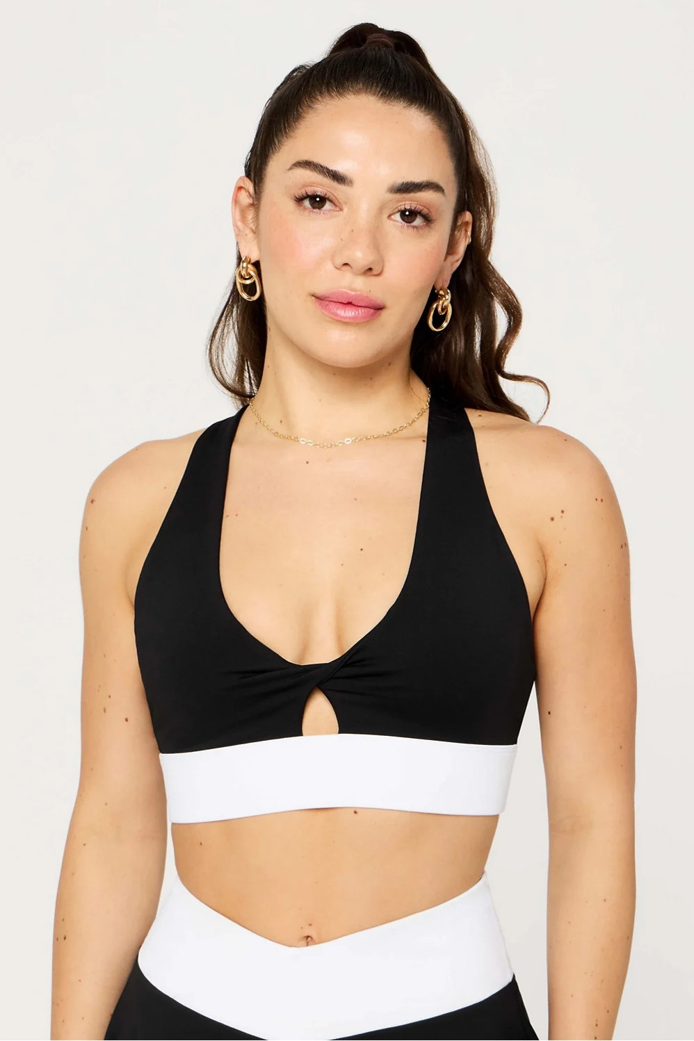 Oasis Twist Medium Impact Sports Bra | Fabletics