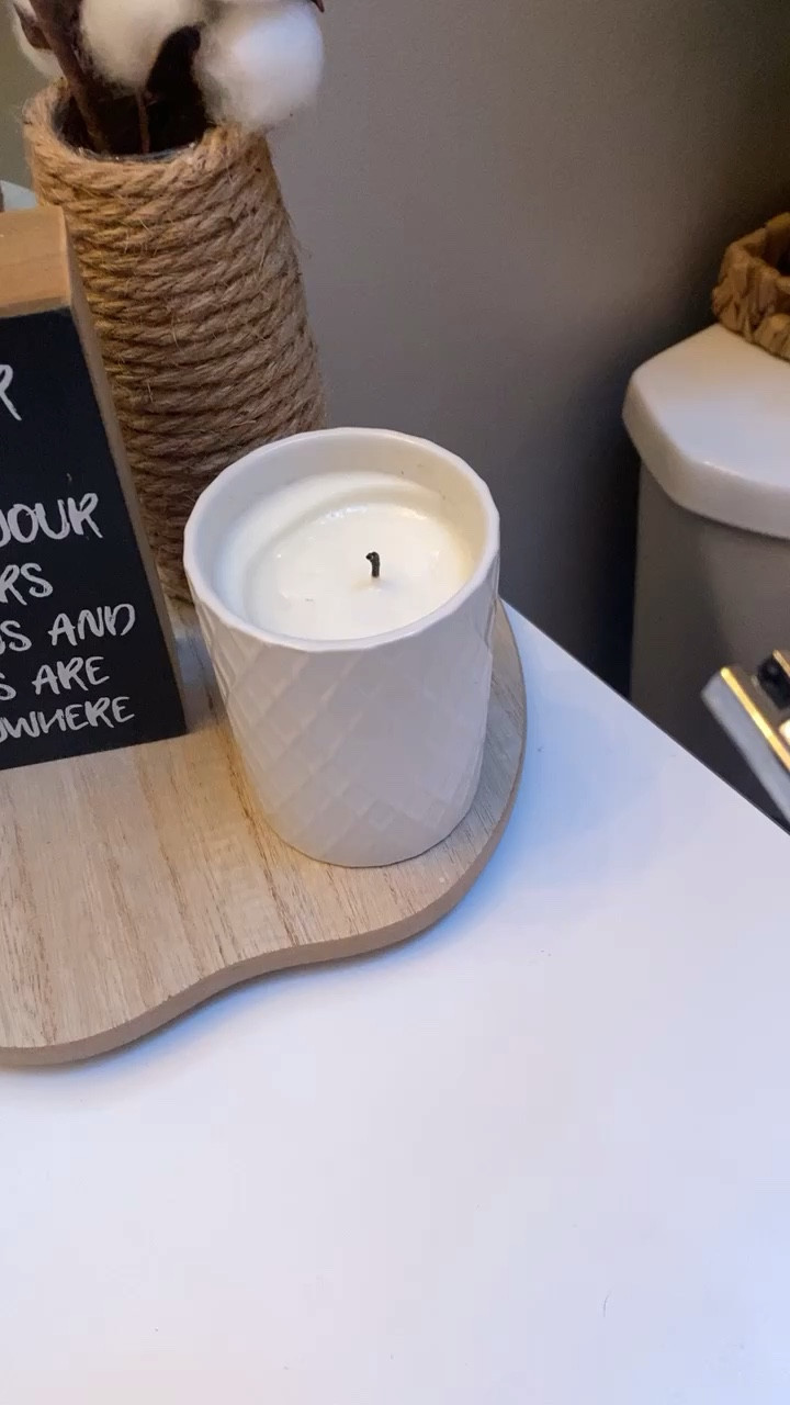 This electric lighter is so handy! I especially love that it is long for those deep candles 🙌🏽