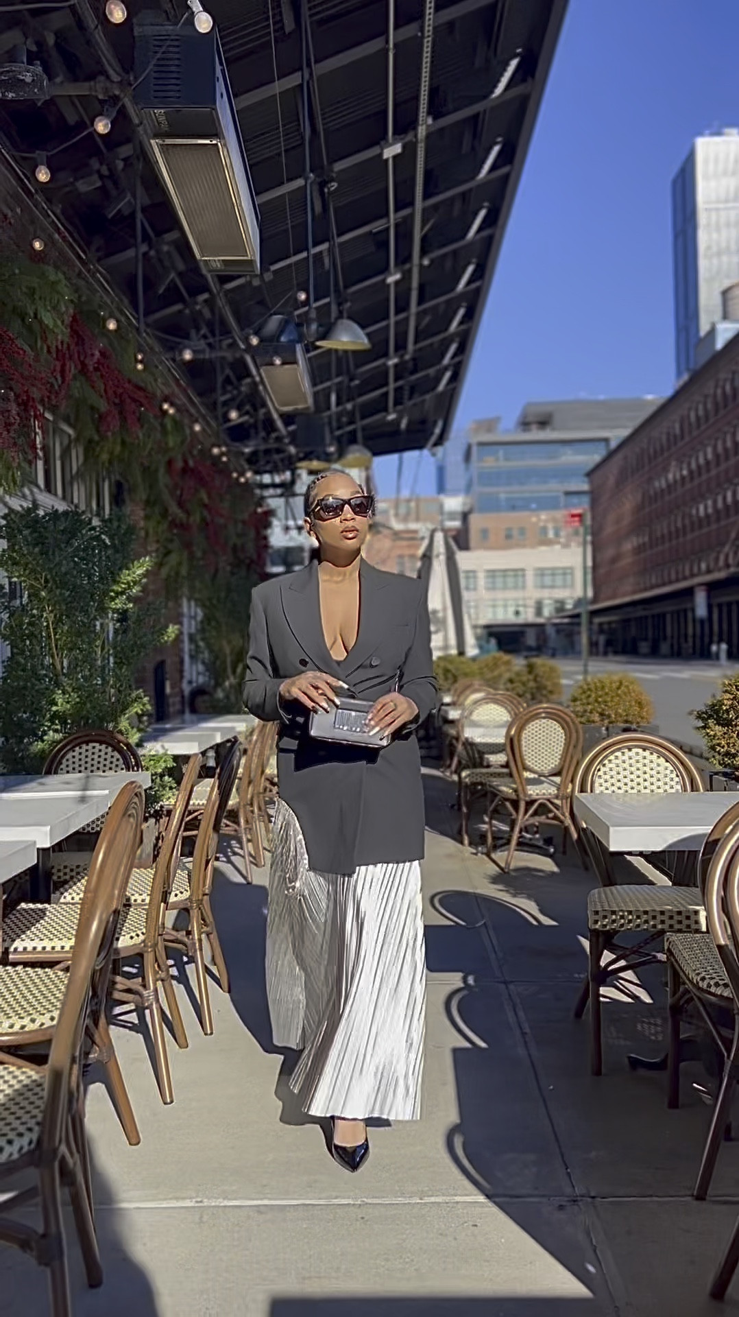 Such a lady!🖤 

#LTKShoeCrush #LTKItBag #LTKStyleTip