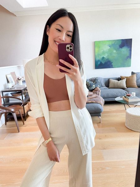 My favorite bra by Neiwei! Comfortable, supportive, and perfect for any occasion. 

#summerunderwear
#classicstyle
#undergarments
#sweatsuit
#matchingset

#LTKSeasonal #LTKFindsUnder100 #LTKStyleTip