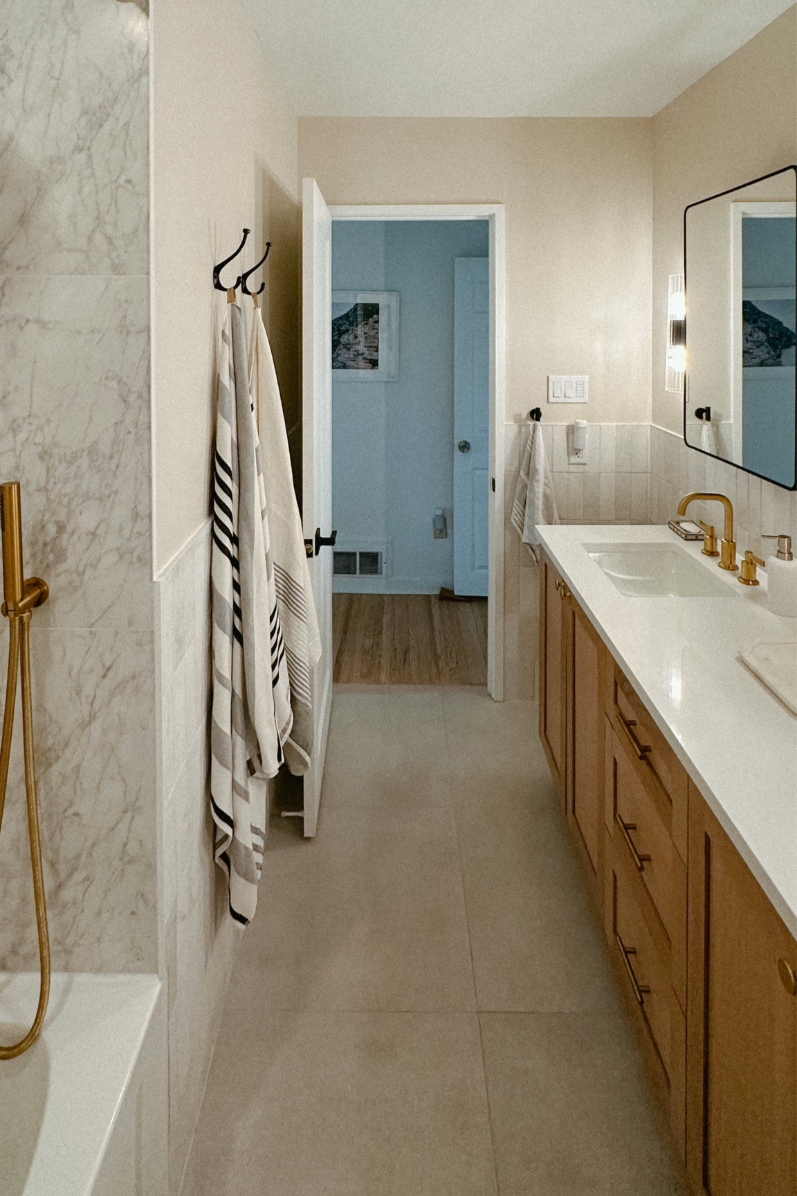 mixed metals bathroom with black and brushed gold fixtures

#LTKunder50 #LTKhome #LTKunder100