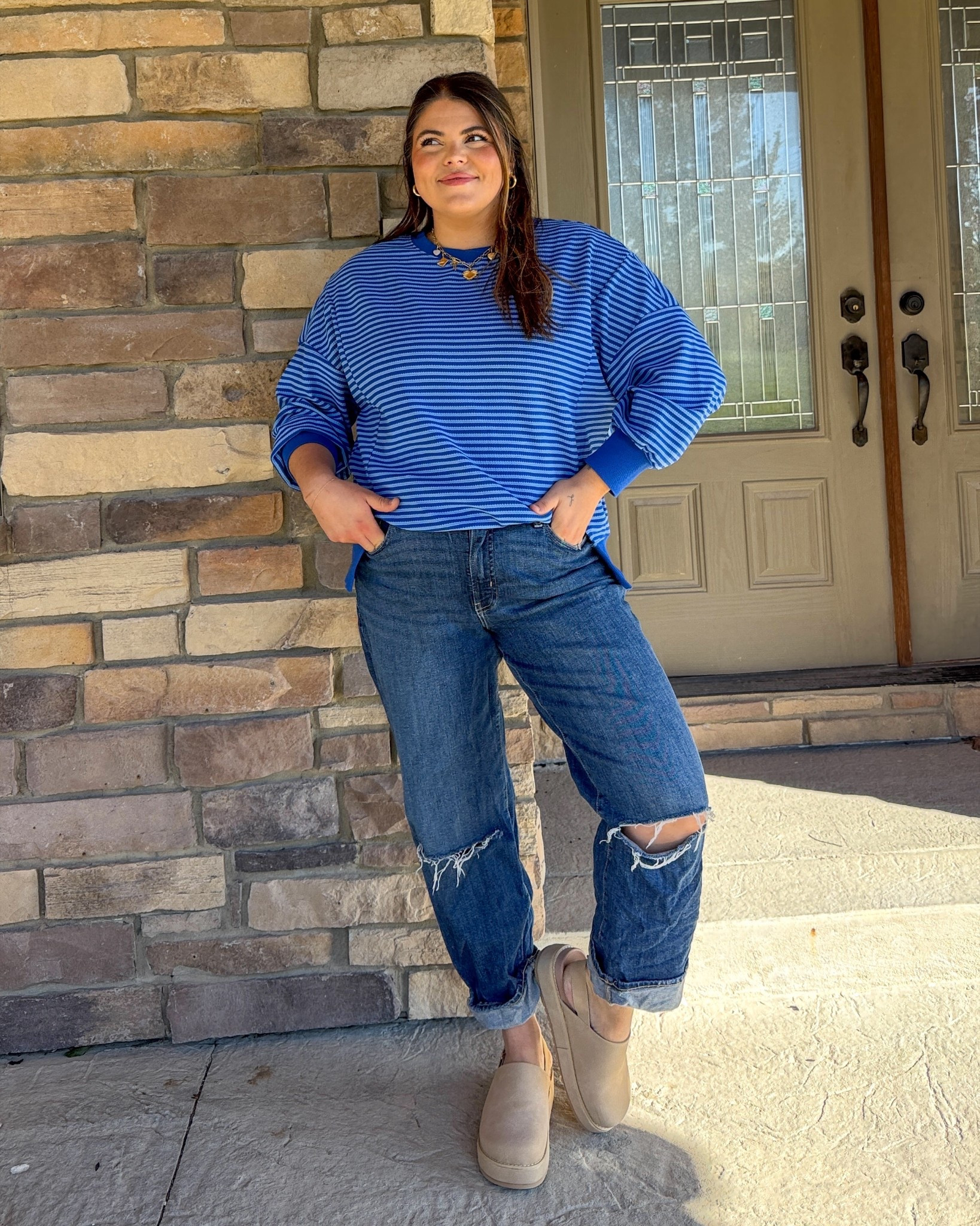 Sports mom ootd! Wearing size 14 in the Old Navy straight jeans and xl in the striped sweatshirt 