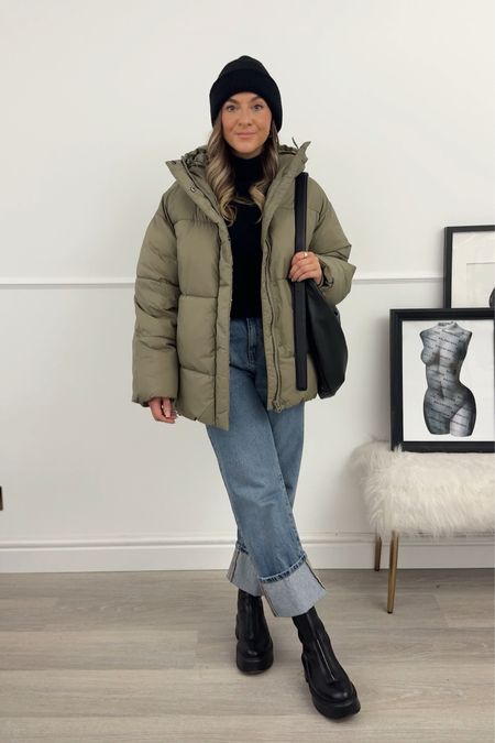 Casual puffa jacket and chunky boots outfit.


#LTKSeasonal #LTKstyletip #LTKeurope