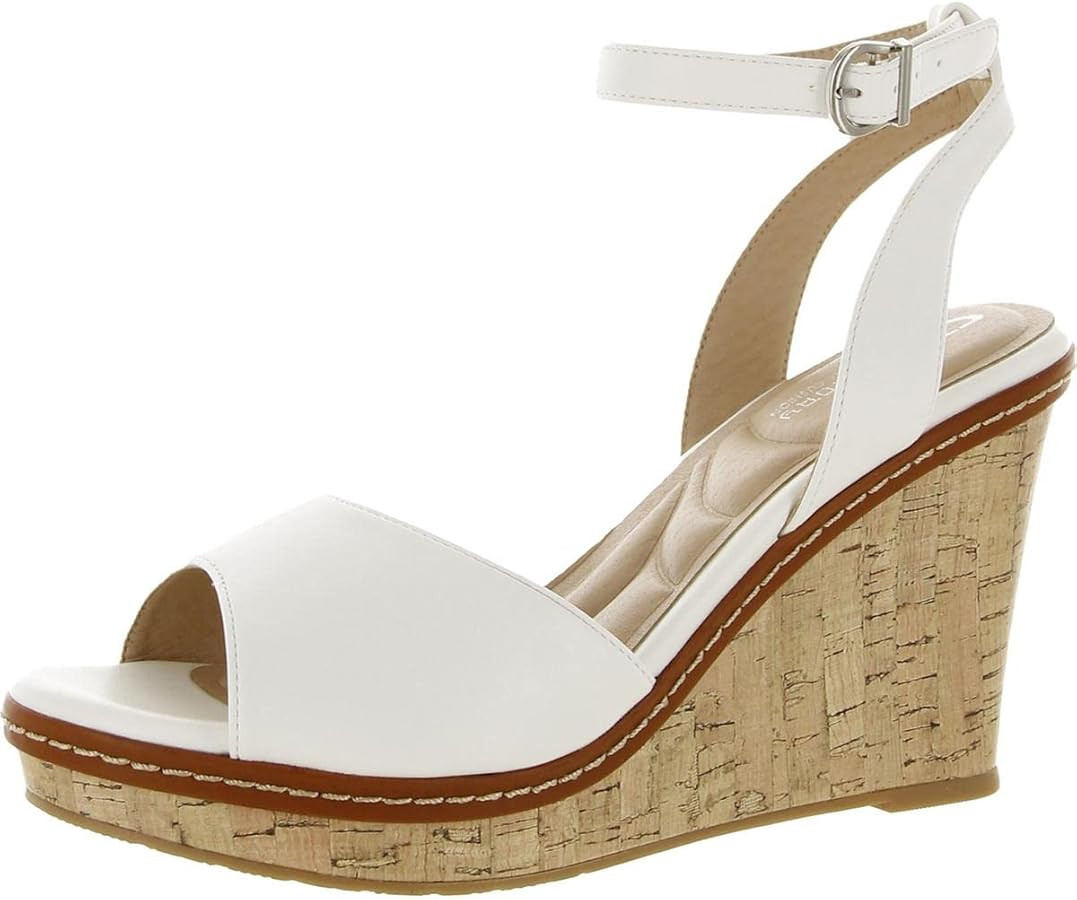 Chinese Laundry Women's Beaming Cloud Patent Wedge Sandal | Amazon (US)