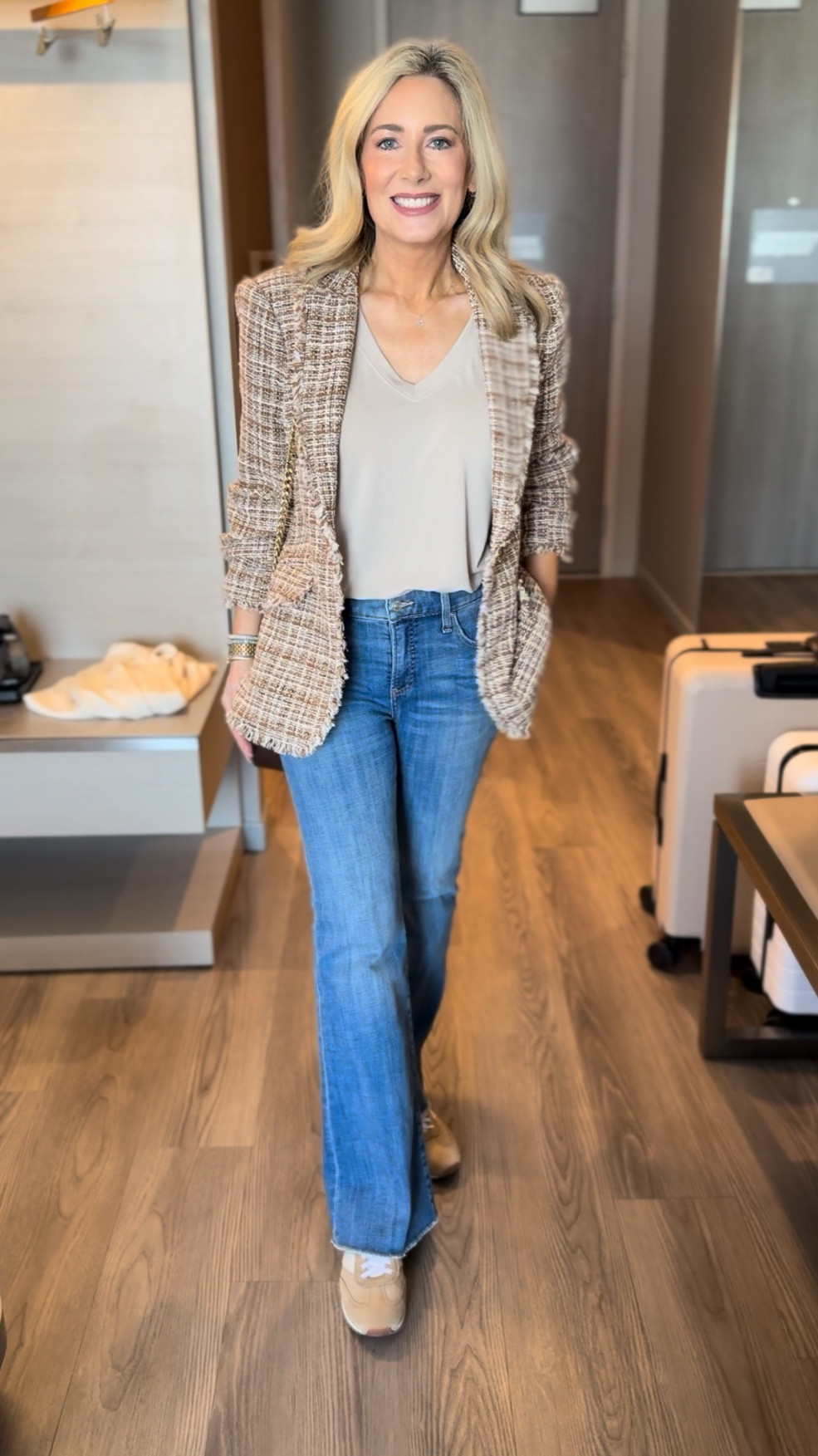 Sizing info:
Blazer-size 2 (tts)
Tee-size XS (use code MARNIE15)
Jeans-size 000 (tts)
Shoes-tts
Purse-use code MARNIE20