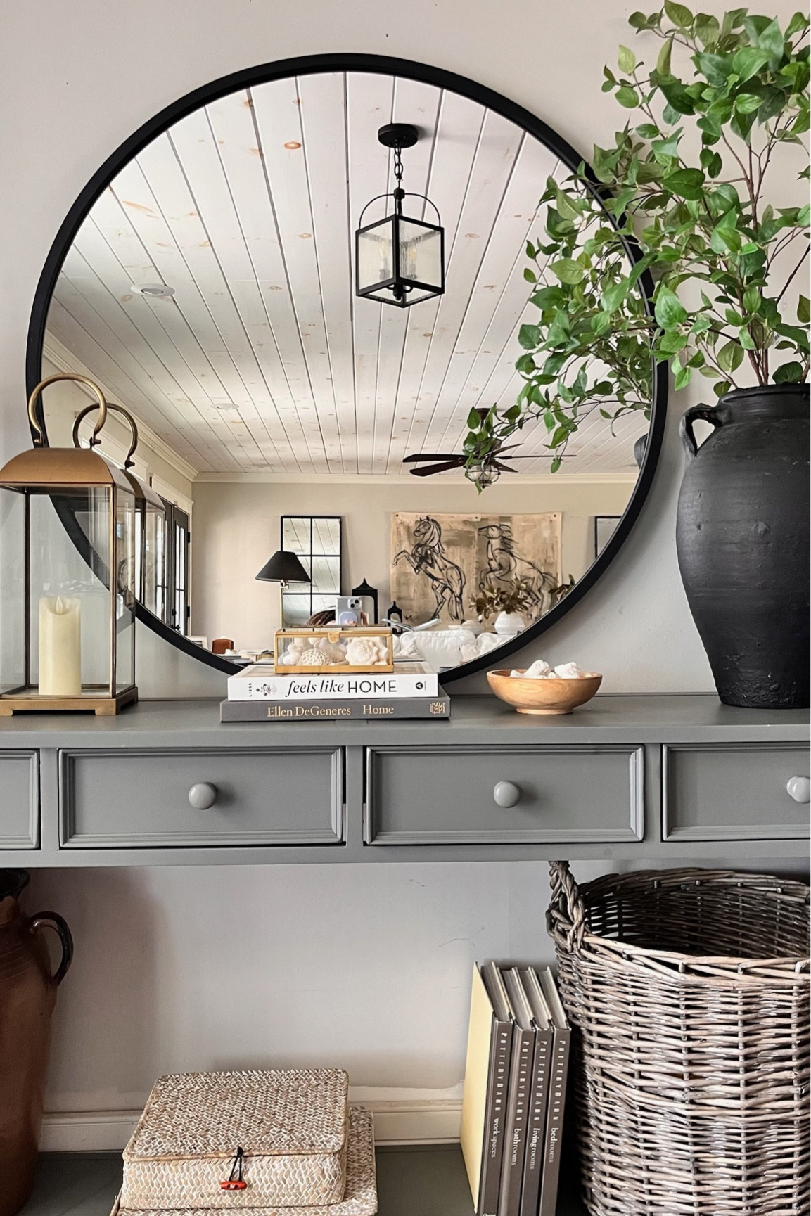 Spring Entryway

Spring decor  home finds  home decor  entryway  interior design  entryway table  mirrors  books  vases  wicker basket  VintagePickin 

#LTKHome #LTKSeasonal #LTKStyleTip