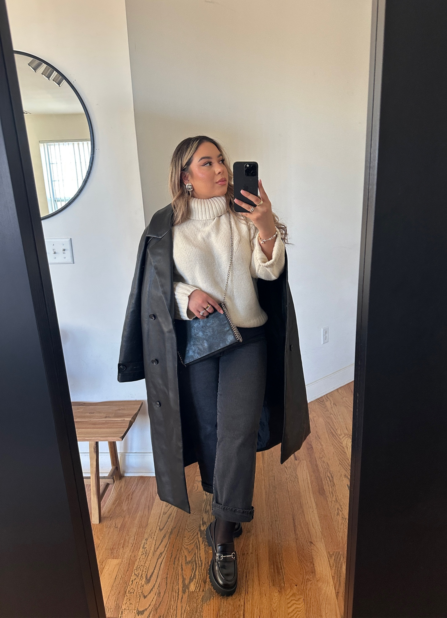 A cutie casual outfit🖤 

Top is a similar one 
Jeans: size 31 (has 5 buttons just keep in mind lol) 


#LTKSeasonal #LTKHoliday #LTKMidsize