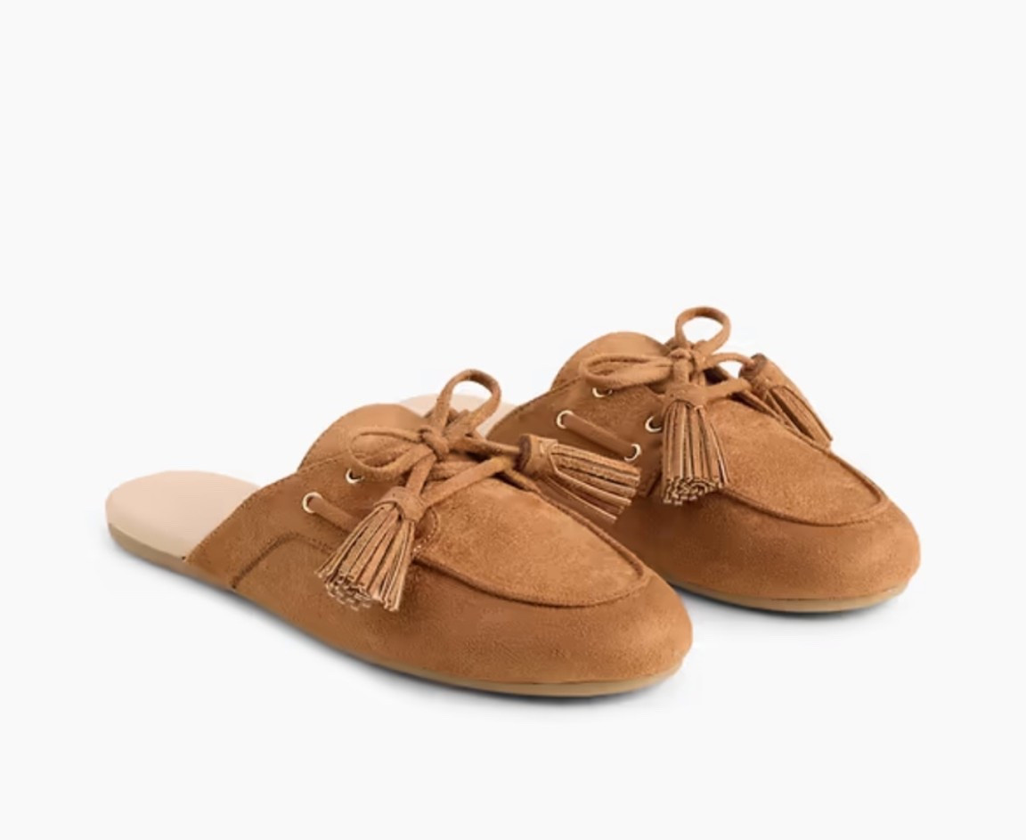 Casual fall shoe. 
Thinking about getting these for a business casual outfit for work! 


Fall shoe. Slip on shoe. Work shoe. Mule. Clog.

#LTKmomlife #LTKWorkwear #LTKSeasonal
