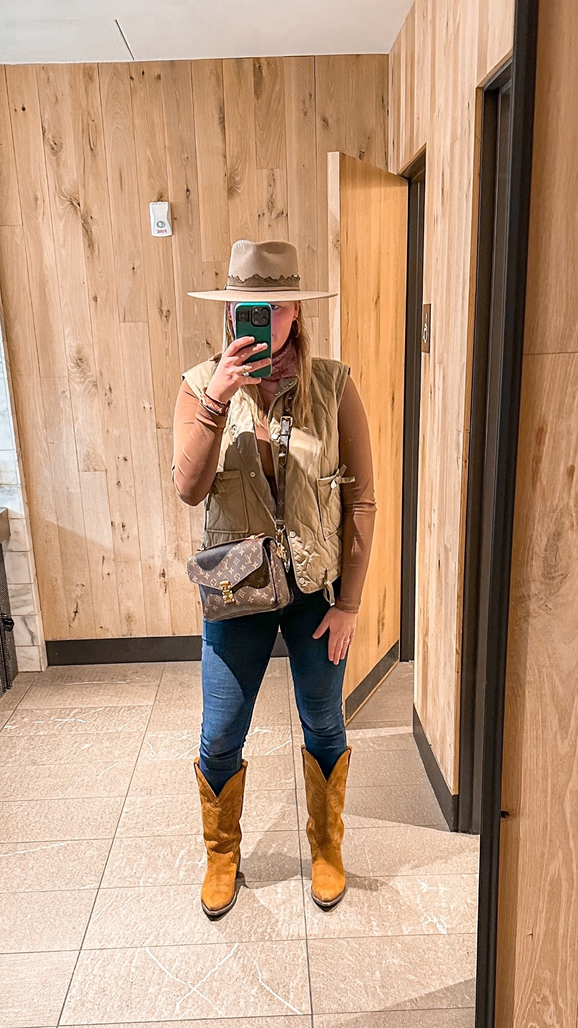 Jackson Hole night 2!

#LTKTravel #LTKSeasonal #LTKStyleTip