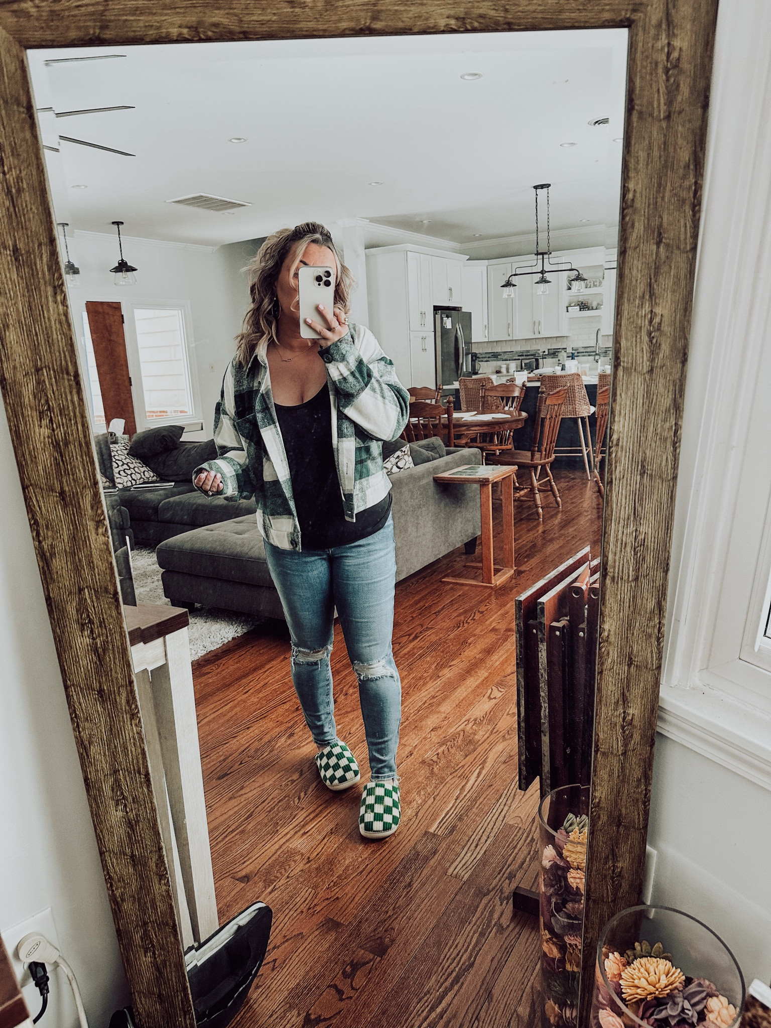 “Casual, comfy, and a little bit chaotic—just how I like it. Flannel season is forever, and these checkered slippers? A whole vibe. Shop the look on LTK! #LTKstyle #EffortlessOutfits”



#LTKFindsUnder100 #LTKStyleTip #LTKMostLoved