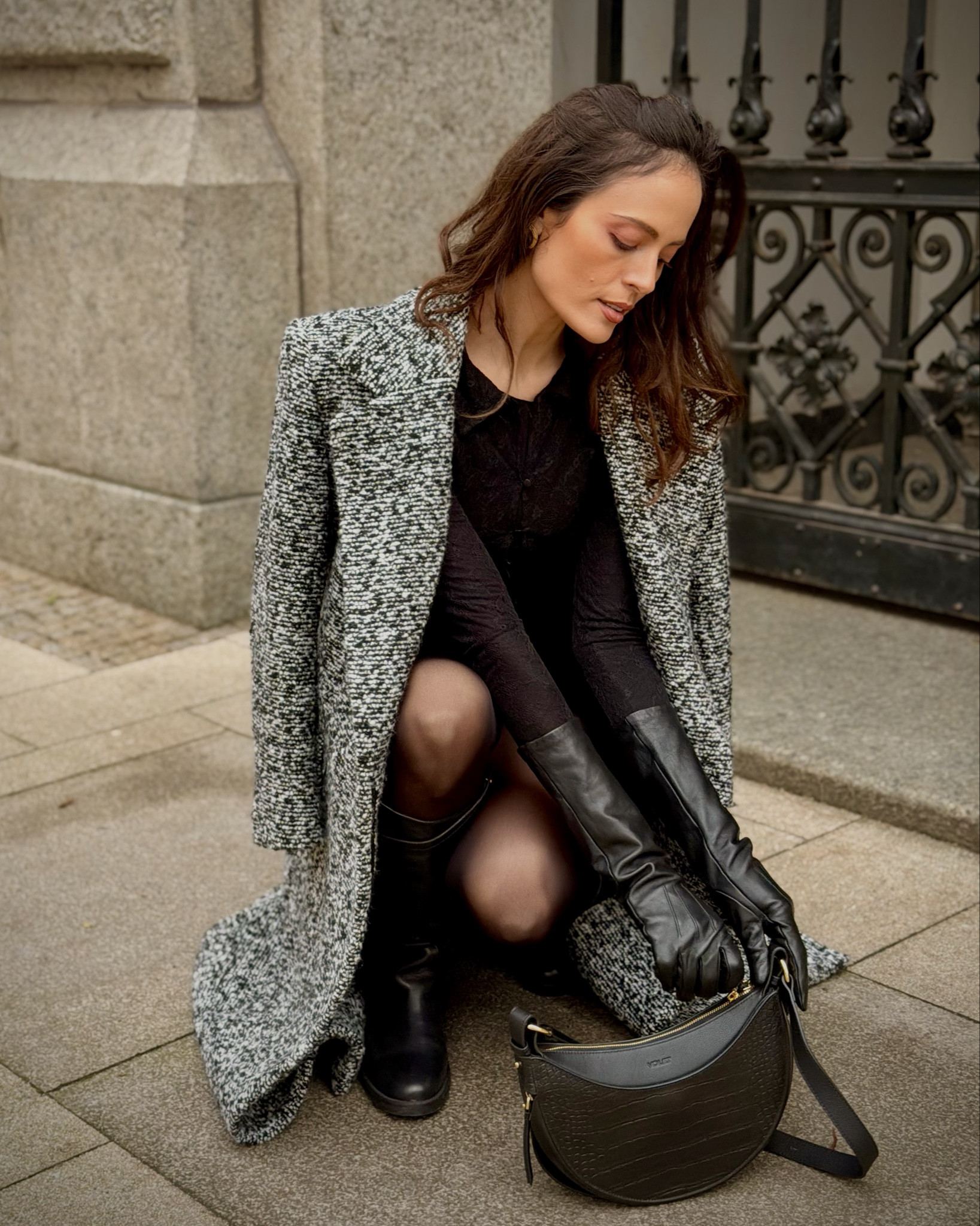 Πώς να σταματήσετε να φοράτε βαρετά μαύρα σύνολα🚫 

Το κλειδί για ένα σοφιστικέ μονόχρωμο look είναι η αντίθεση μέσα από τις υφές.

Σε αυτό το outfit, έχω συνδυάσει:

1. Δαντέλα στο πουκάμισο (Θηλυκή & Διάφανη)
2. Bouclé στη φούστα (Με υφή & Κλασικό)
3. Ψαροκόκαλο / Herringbone στο παλτό (Με μοτίβο & Δομή)
4. Croc & Λείο Δέρμα στις μπότες και στην τσάντα (Sleek & Edgy)

Το αποτέλεσμα; Ένα total black σύνολο που δείχνει δυναμικό και high-fashion.

Ποιο κομμάτι από αυτό το σύνολο θα «κλέβατε» για τη δική σας γκαρνταρόμπα; 👇

~~~~~~~~~~~~~~~~~~~~~~~~~~~~~~~~~~~~~~~

Stop wearing «flat» black outfits! 🚫 

The key to a sophisticated monochrome look is contrast through texture.

In this look, I’ve mixed:

1. Lace in my shirt (Feminine & Sheer)
2. Bouclé in my skirt (Textured & Classic)
3. Herringbone in my coat (Patterned & Structural)
4. Croc & Smooth Leather in my bag and boots (Sleek & Edgy)

The result? A total black outfit that feels dynamic and high-fashion.

Which piece would you steal for your own wardrobe? 👇

•
•
•
•
•
•
•
•

#TotalBlackLook #TexturePlay #WinterElegance #StyleTipsGreece #HerringboneCoat

#LTKwinter #LTKeurope #LTKstyletip