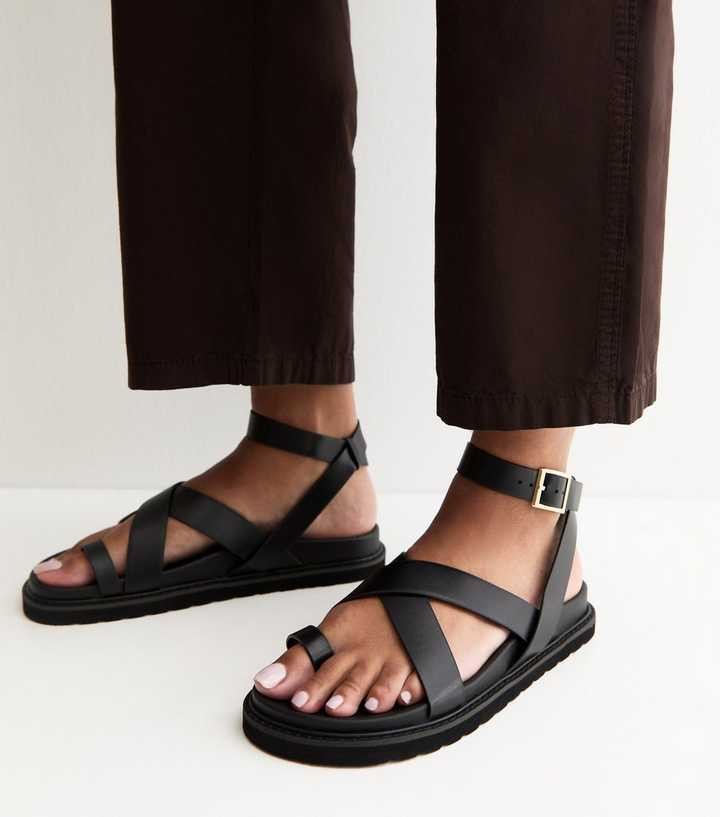 Black Faux Suede Toe Loop Chunky Flat Sandals | New Look | New Look (UK)