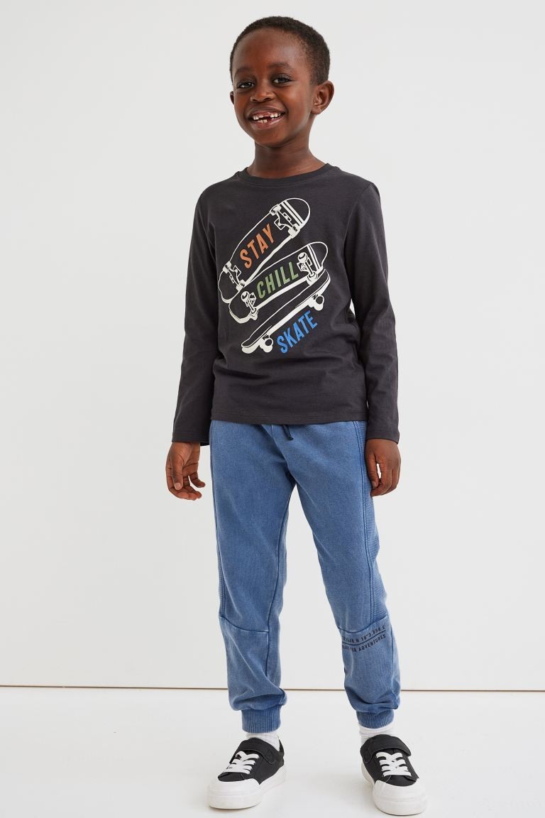 Sweatpant joggers with a washed look. Drawstring and elasticized ribbing at waistband, side-seam ... | H&M (US + CA)