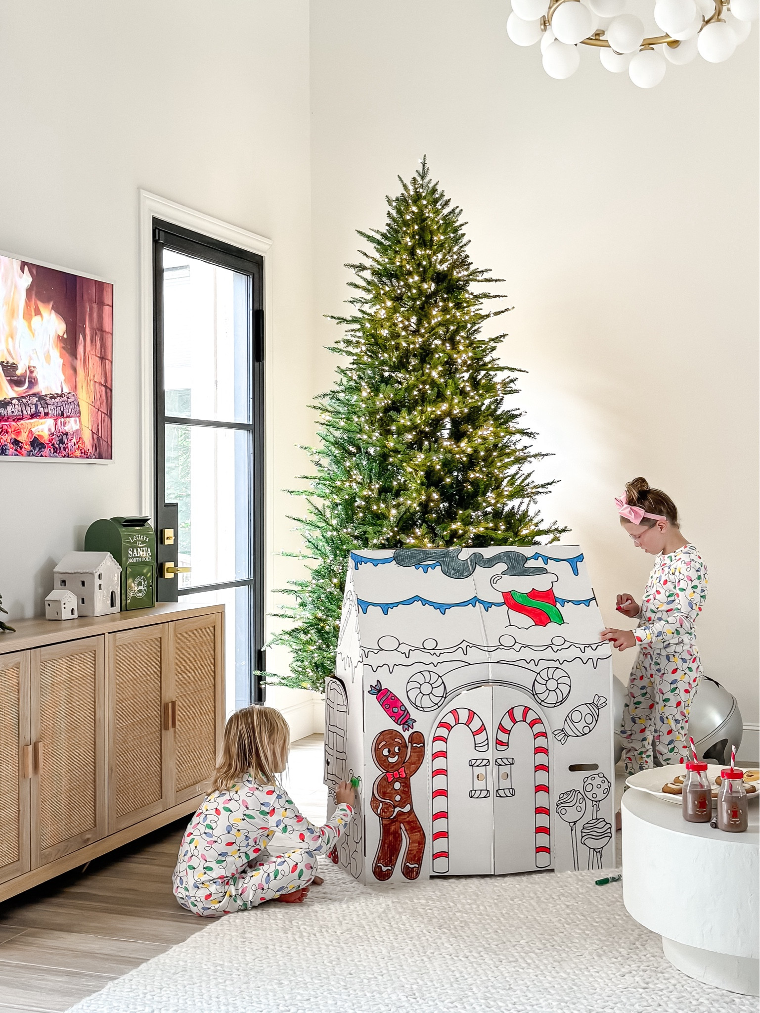 Kids Christmas Activity 

Grab a life size gingerbread house for kids to decorate! My kids love using their markers to color the house and play in it all holiday season🌲❤️

#LTKHoliday #LTKFamily #LTKFindsUnder50