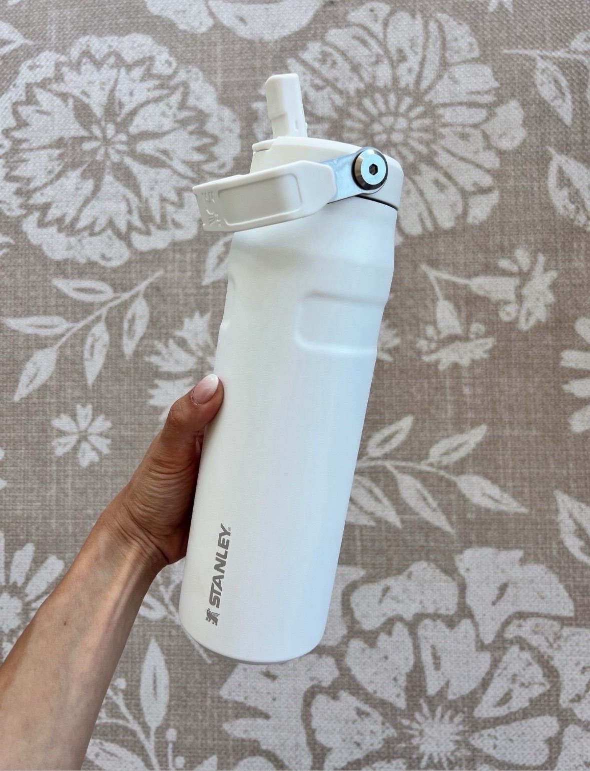 Love the is 24oz tumbler for traveling! Perfect to share with my daughter. Keeps drinks cold for hours and I appreciate the handle 

#LTKHome