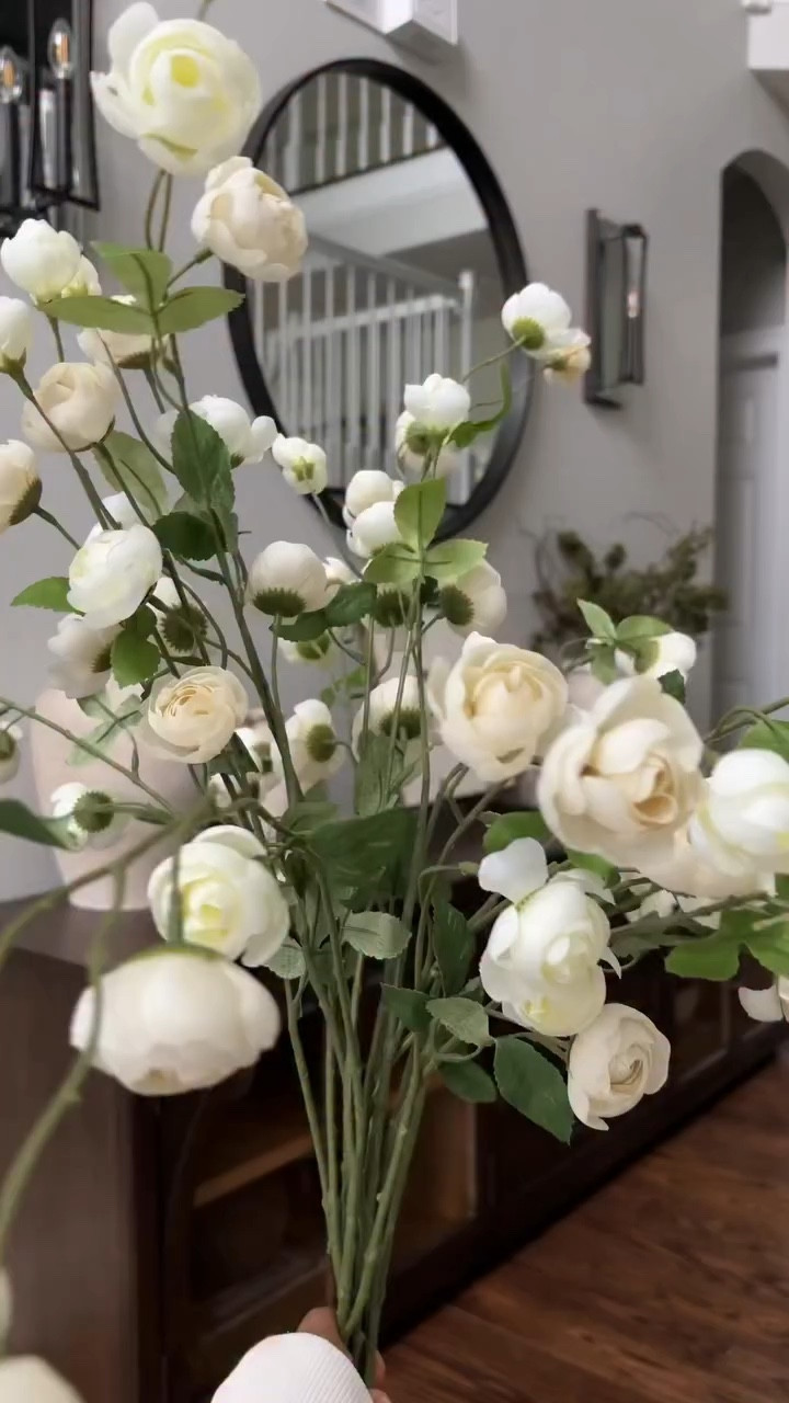 No es solo decoración…
Es cómo te haces sentir a ti misma cada día.
Tu casa debe abrazarte, inspirarte y recordarte cuánto vales. ✨

Comenta “SHOP” si te gustan estas flores hermosas 🤍

#homedecor #hogar #decoracion #motivacion #inspiracion

#LTKMothersDay #LTKSaleAlert #LTKHome