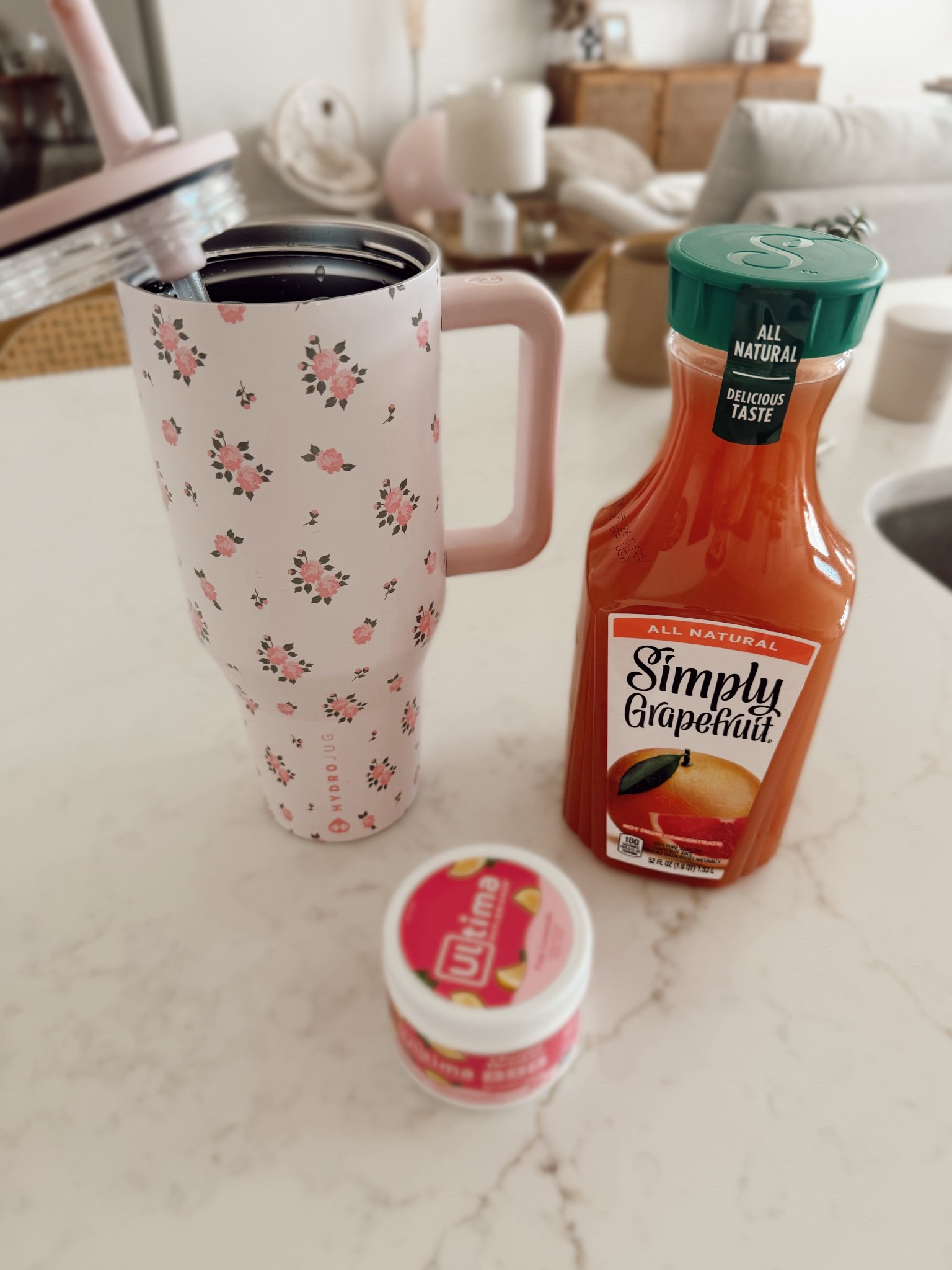 The best hydrating drink combo 🩷
16 oz of water 
1 scoop of electrolytes 
Splash of grapefruit juice
Ice

Grapefruit is one of those underrated fruits that actually does a lot for your body—especially right now during pregnancy 🍊✨

🍊 Immune support
	•	Packed with vitamin C
	•	Helps your body fight off colds and supports baby’s development

💧 Hydration
	•	Grapefruit is mostly water
	•	Great if you’re wanting extra hydration late in pregnancy

🌿 Digestion 
	•	Contains fiber

❤️ Heart health
	•	Has antioxidants that support circulation
	•	Can help with blood pressure

⚖️ Blood sugar balance
	•	Lower on the glycemic index compared to many fruits
	•	Can help prevent spikes/crashes in energy

✨ Skin + “glow”
	•	Vitamin C + antioxidants support collagen
	

#LTKmomlife #LTKselfcare #LTKfoodie