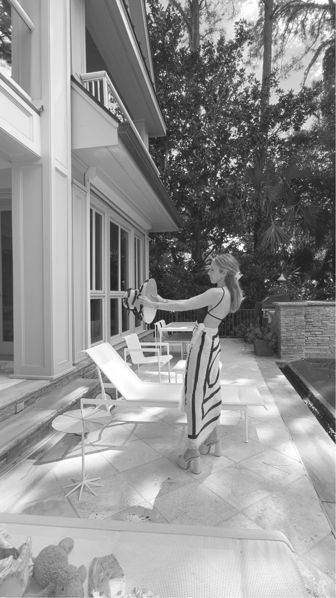 A very flattering suit, neutral pareo and my favorite heels…on sale! 