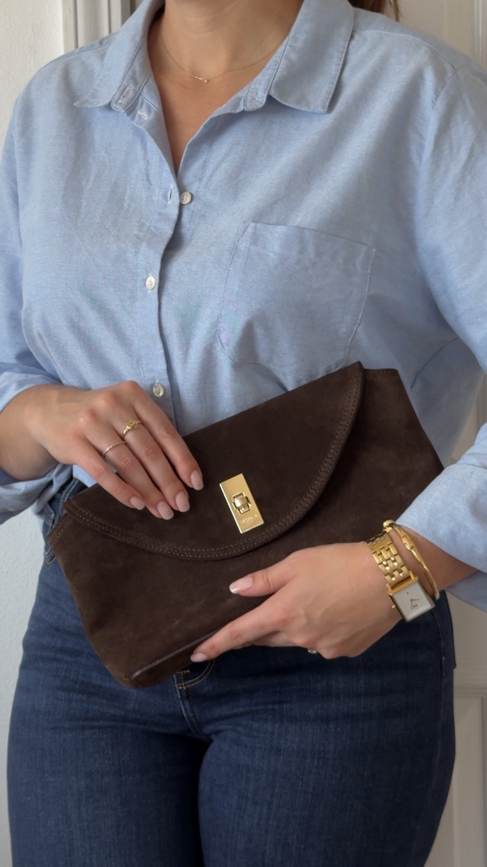 A moment for this chocolate suede clutch by Vestirsi 🤎✨

#LTKgrwm #LTKdayinmylife #LTKootd