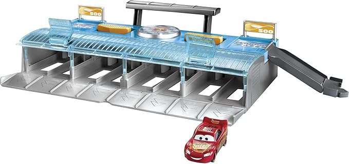 Mattel Disney Cars Toys Toys, Ultimate 2-In-1 Launcher & Carry Case with Lightning Mcqueen Toy Ca... | Amazon (US)