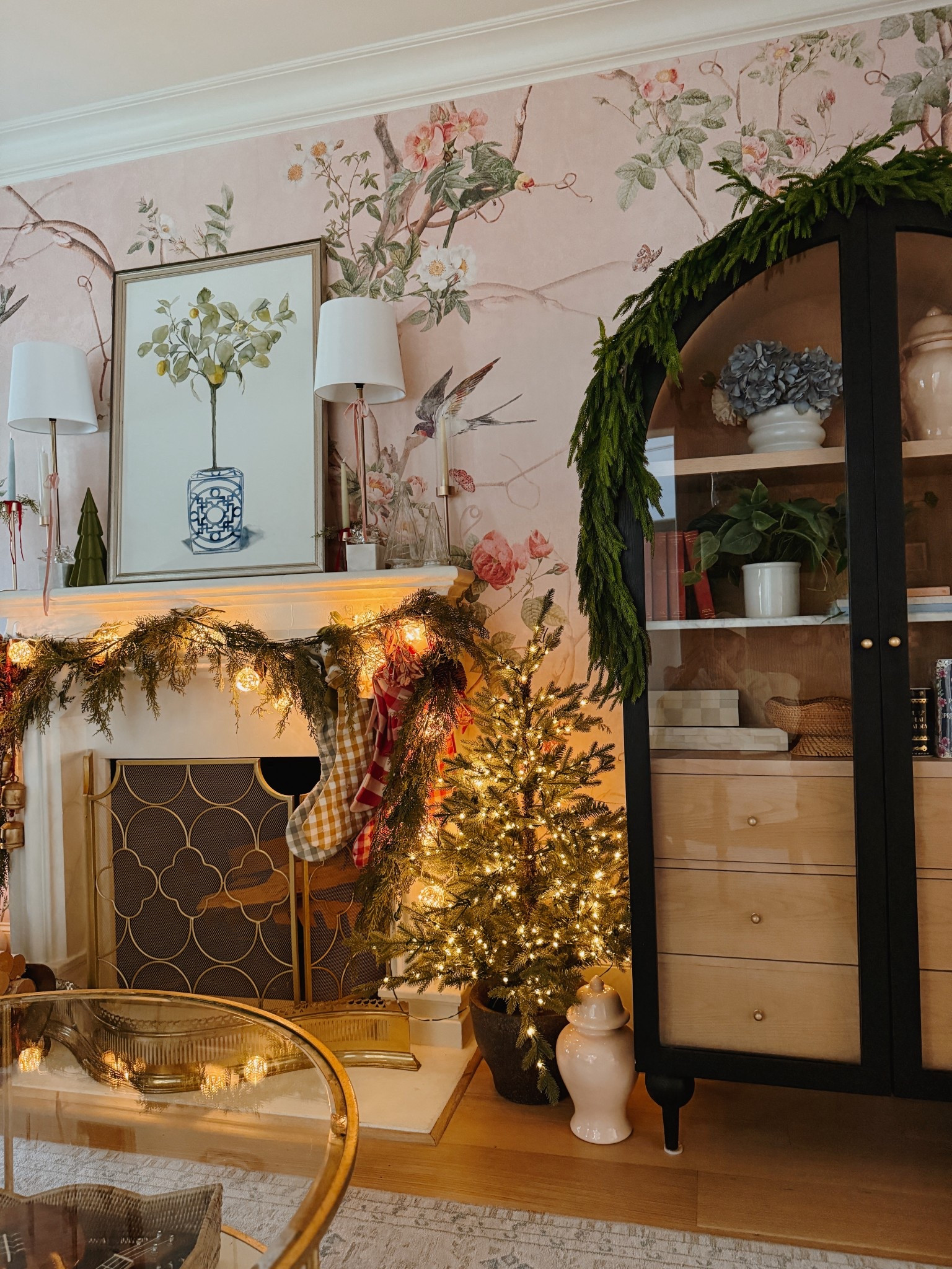 There’s something about the twinkle at Christmastime…
the way the soft glow makes everything feel warmer, quieter, and touched with a little magic. ✨
These tiny lights hold so much tradition for me — a reminder that even in the busiest seasons, there’s beauty in the stillness.
Here’s to the glow we look forward to all year long. ❤️🎄
#TwinkleLights #CozyChristmas #TraditionsMatter #CaseyWiegand