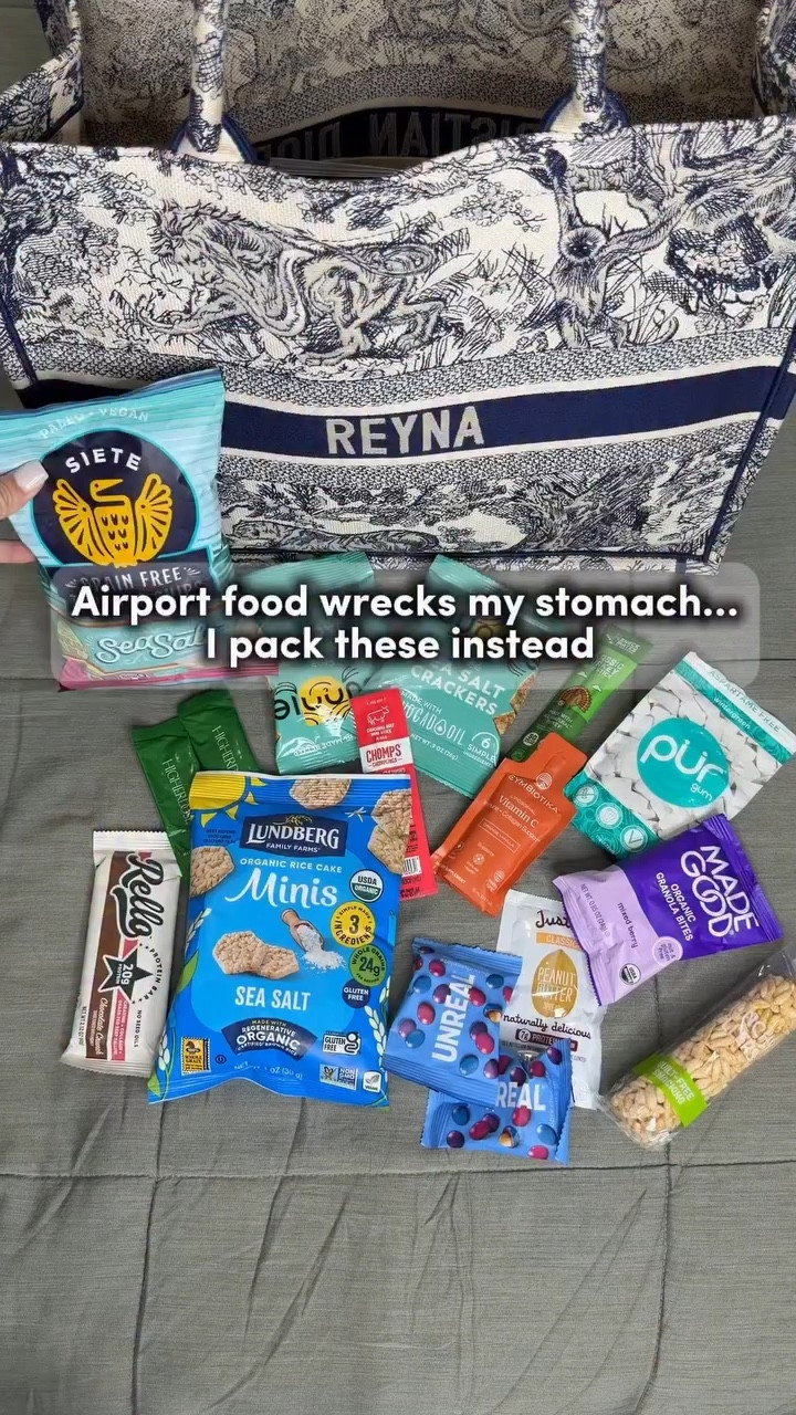 I used to just grab whatever was at the airport... and I’d always regret it later.
Now I pack a few snacks made with simple ingredients — no artificial dyes, no seed oils, and options that are gluten-free when possible.
This trip I packed:
@sunniesnacks sea salt crackers
@lundbergfarms rice cake minis
@sietefoods chips
@chomps + @snackmates sticks
@madegoodfoods bites
@justins peanut butter
@rello protein bar
@unreal.snacks peanut candy
@higherdose electrolytes
@cymbiotika vitamin C
@thepurcompany gum
Nothing extreme. Just small swaps so I feel good when I land 
Save this for your next trip.  #travel  #cleanfood #healthyeating #wellnessjourney #snackssaludables