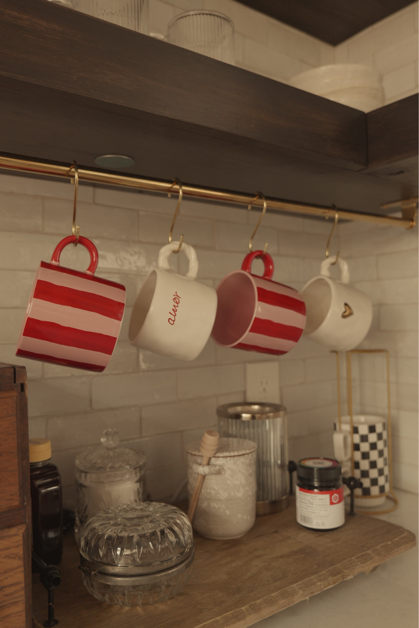 How adorable are these anthro inspired mugs! So affordable and perfect for Valentines.

Coffee mugs, home, decor, Valentine’s Day mugs 

#LTKSeasonal #LTKHome