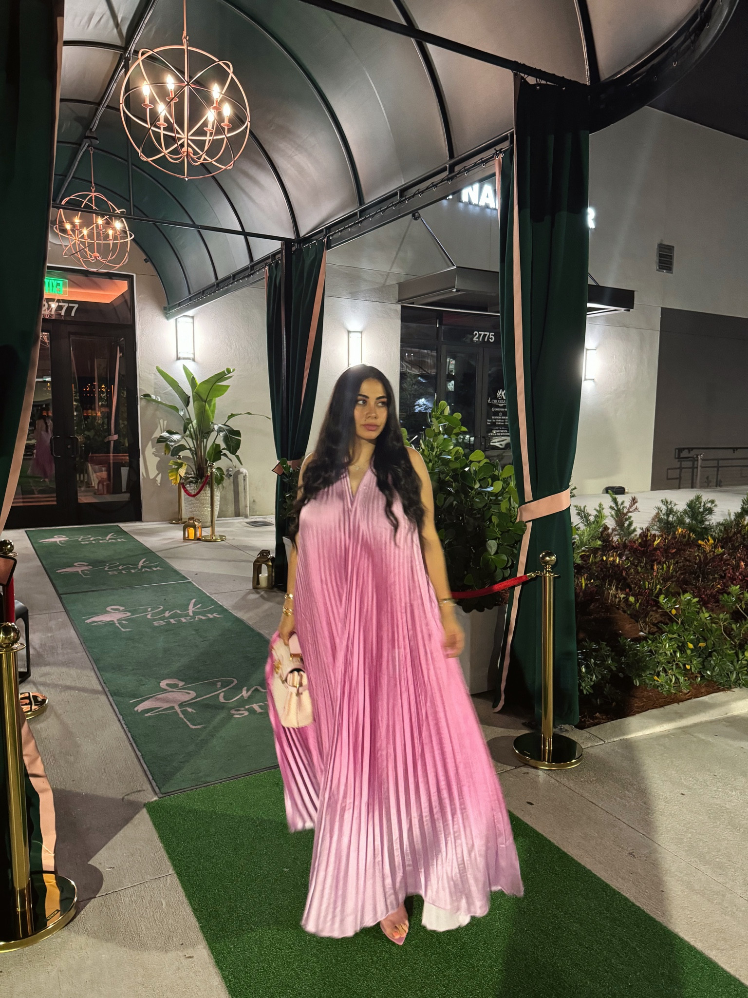 Styling my bump with this pink ombré dress

maternity style, palm beach, dinner dress