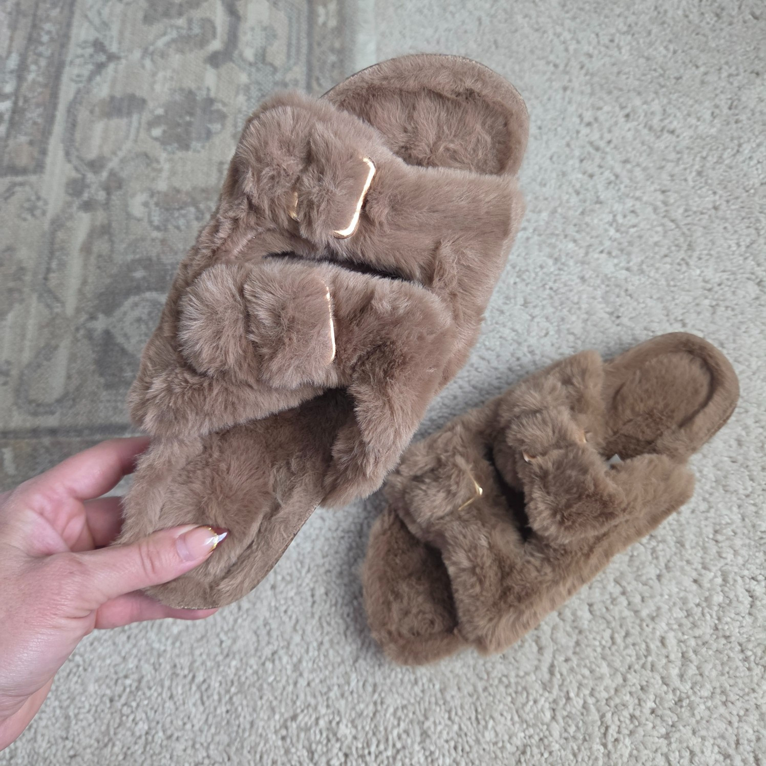 The coziest fall slides 🤎 These FITORY fuzzy sandals from Amazon are plush, warm and such a cute neutral for lounging at home.#FITORY #AmazonFashion #CozyFinds #FallStyle #AmazonFinds

#LTKSeasonal #LTKTravel #LTKootd