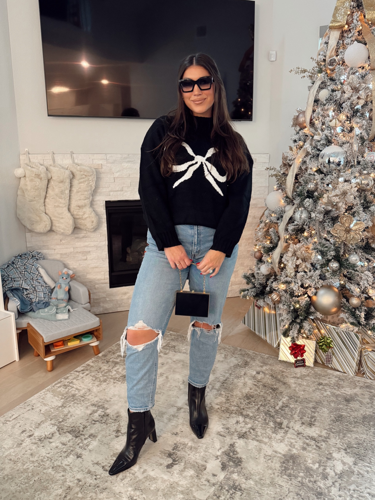 Different way to style this sweater😍

Girly holiday style, midsize fashion, winter outfit, mom style, mom outfit, midsize winter ootd, curvy style, winter fashion, black booties, bow sweater

#LTKMidsize #LTKHoliday #LTKGiftGuide