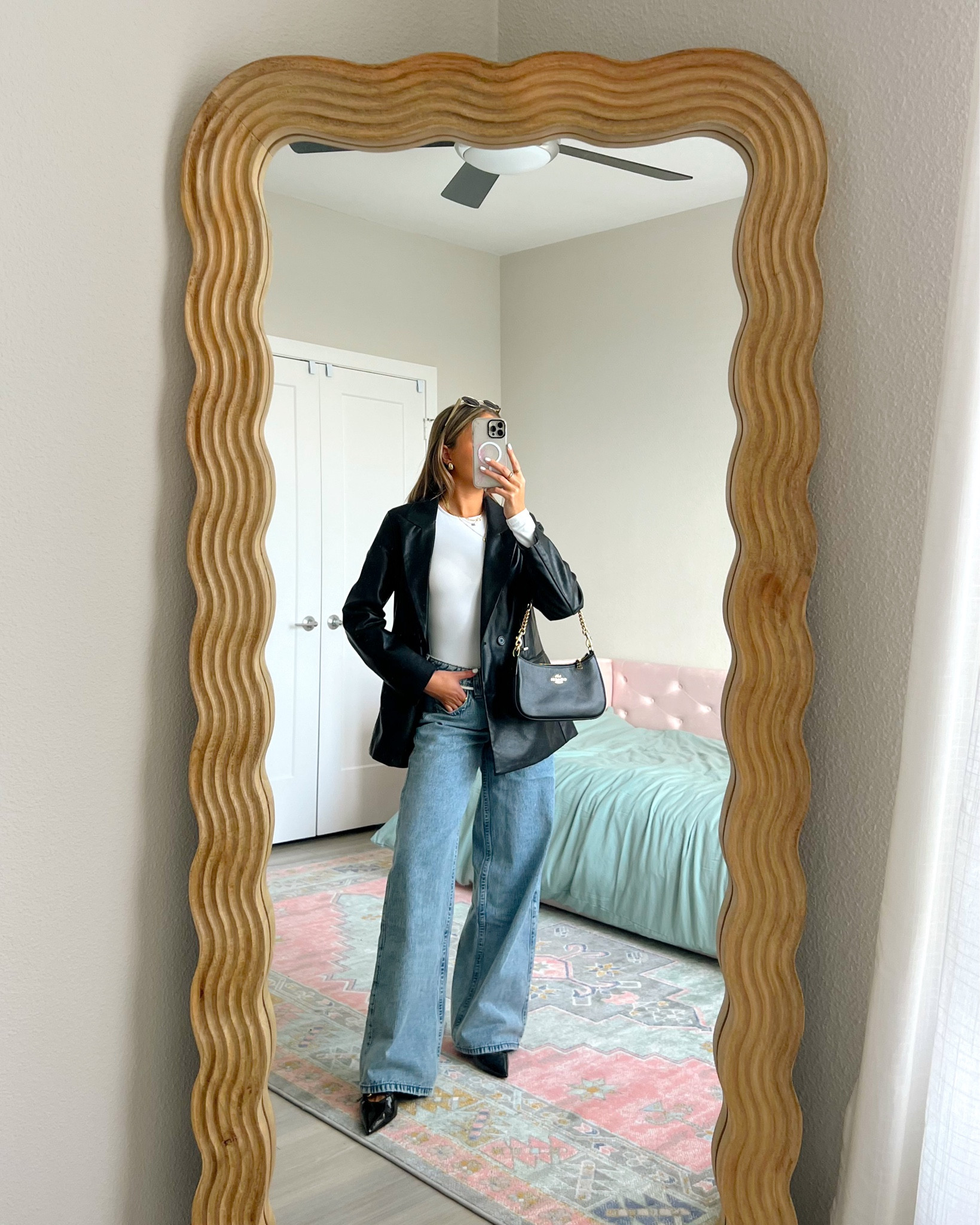 easy causal outfit idea from Hollister. code HCOMCKENZ for an extra 15% off. wearing a 00 long in these straight leg jeans 💕👖 cutest night out outfit 