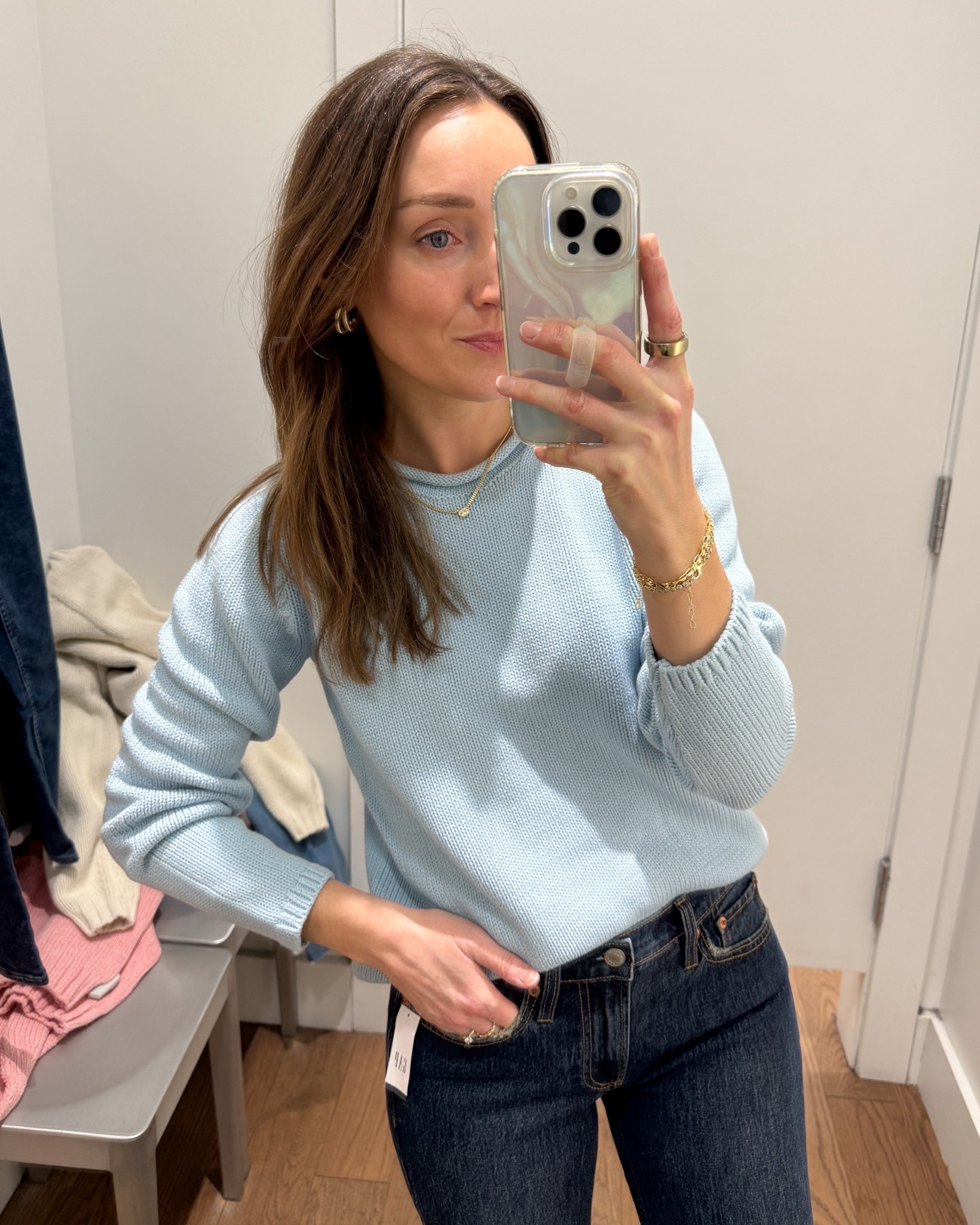 Gap friends and family just started today and it’s 40% off! The great news is they are very few exclusions including this adorable cotton roll neck sweater. Wearing S.￼