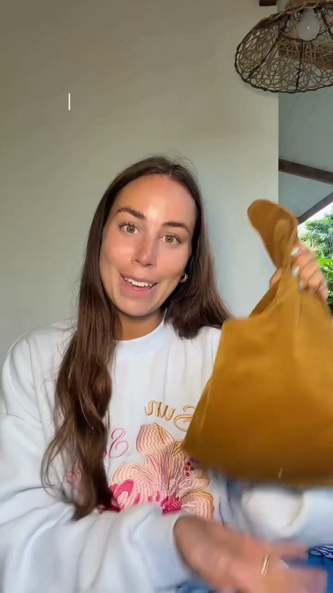 Chatty GRWM for dinner in French Polynesia🩵 makeup routine, get ready with me, makeup products, vacation makeup, summer makeup, glowy makeup, quick makeup routine, skin tint, tinted sunscreen

#LTKgrwm #LTKBeauty #LTKvlog