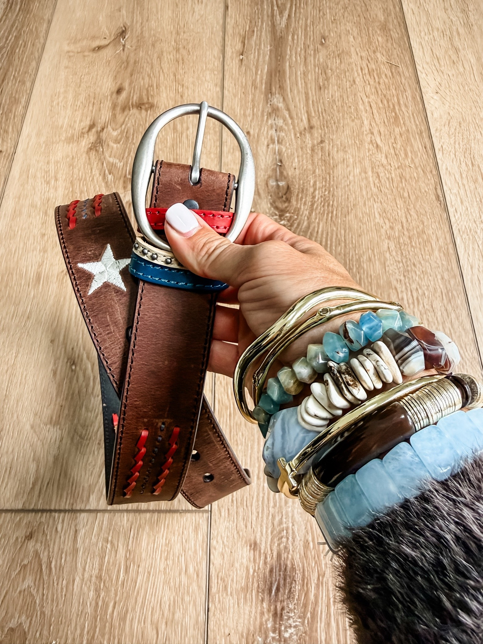 Belt size up. Jewelry code HOUSEOFLEO20. Leather belt, brown belt, star belt. Beaded bracelets.