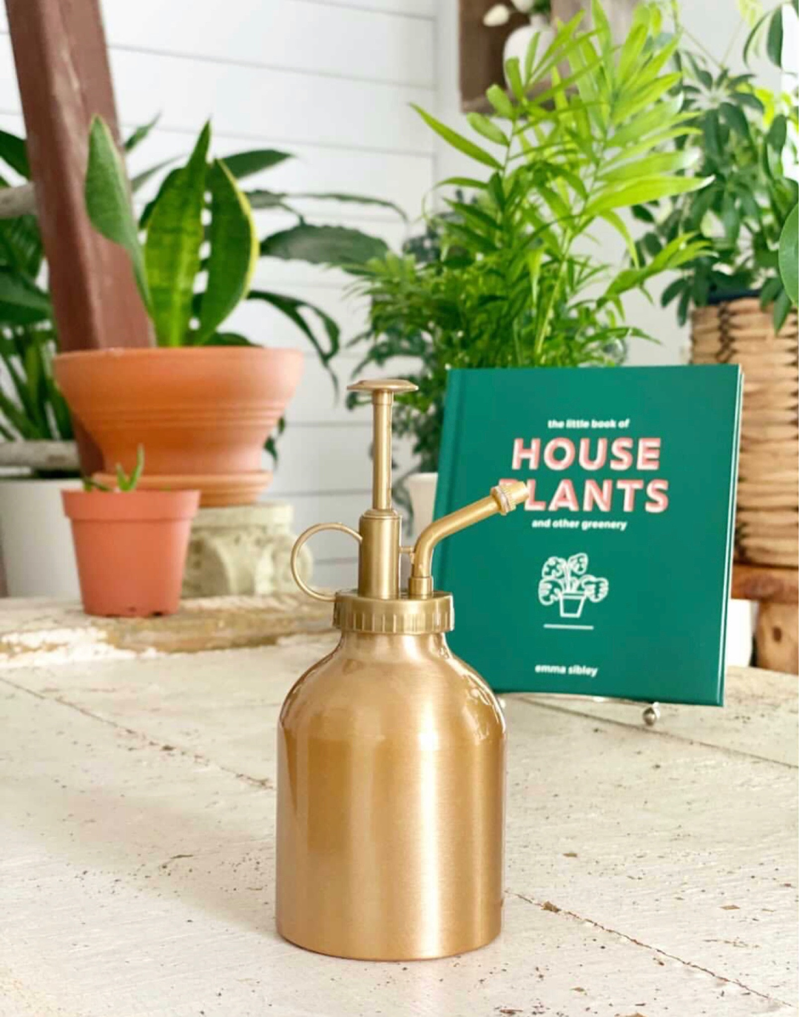 Aluminum mister with copper plating lets out a fine spray
Plastic spout
Measures 6.8"H
One handed use