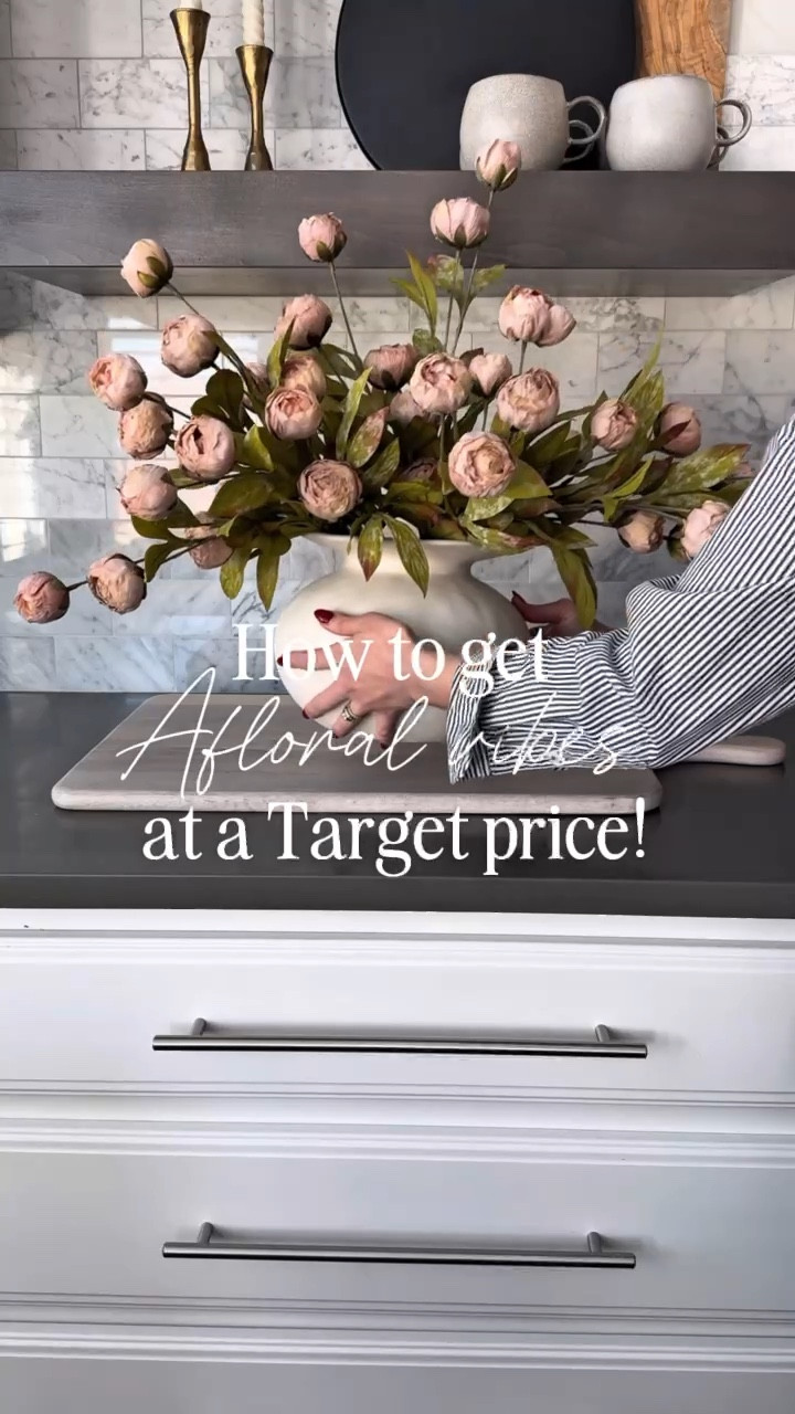 Want to recreate this beautiful designer-inspired flower arrangement on a budget? 🌸💐 

I used 11 stems in the “tan” color, each only $4.89! For an even better deal, you can grab a 16-pack for just $50 ($3.14 per stem) with free shipping! 🛍️✨ 

Love this look? Follow me @homesimplycurated for more 😊

#floraldesign #BudgetFriendly #diyflowers #HomeDecor #thresholdwithstudiomcgee #targethome #fauxflowers #springvibes #interiordesign #inspiremehomedecor

#LTKHome #LTKFindsUnder50 #LTKSeasonal