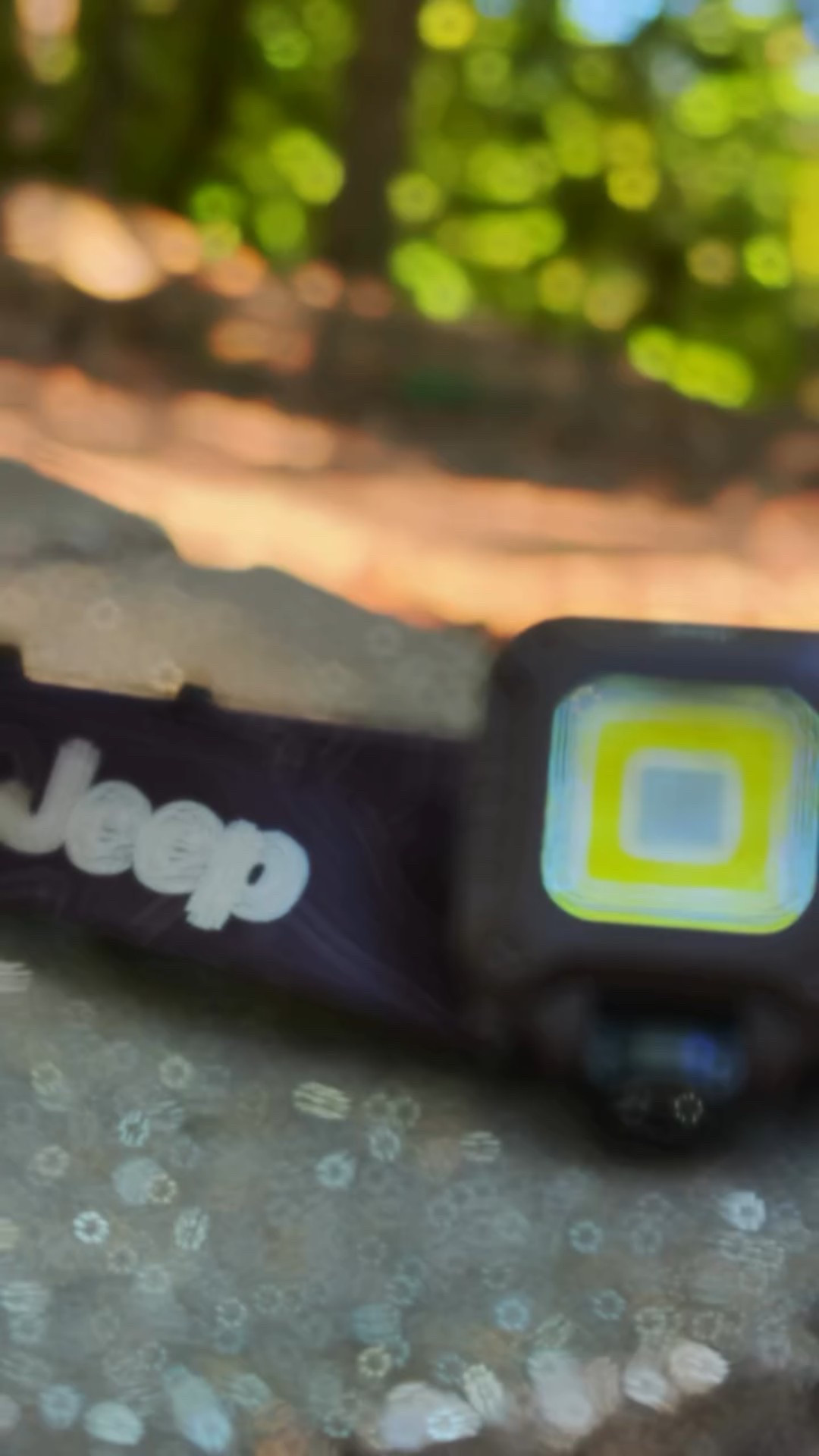 🌙🐾 Already a Jeep girl, but just found another Jeep must-have! This clip-on multiplicity flashlight is perfect for those late-night dog walks 🚙✨ @influenster @jeep @energizer #complimentary #jeep #EnergizerLights #LiveYourOwnAdventure