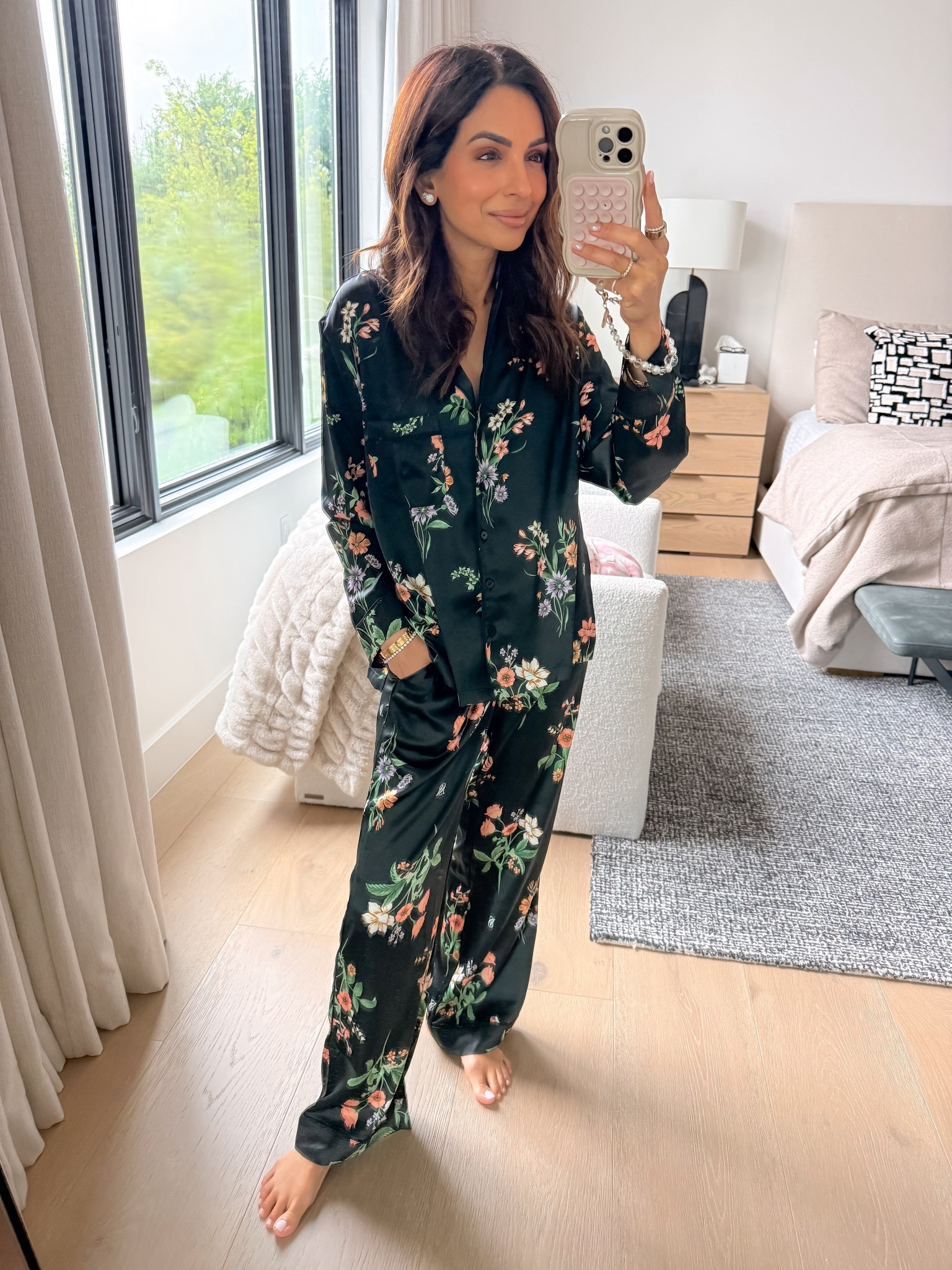 I can’t get enough of these satin pajamas from @victoriassecret 🩶 always a crowd pleaser! Such a great gift for Mother’s Day this year. I’m wearing size XS Short!

#LTKMothersDay #LTKmomlife #LTKOver40