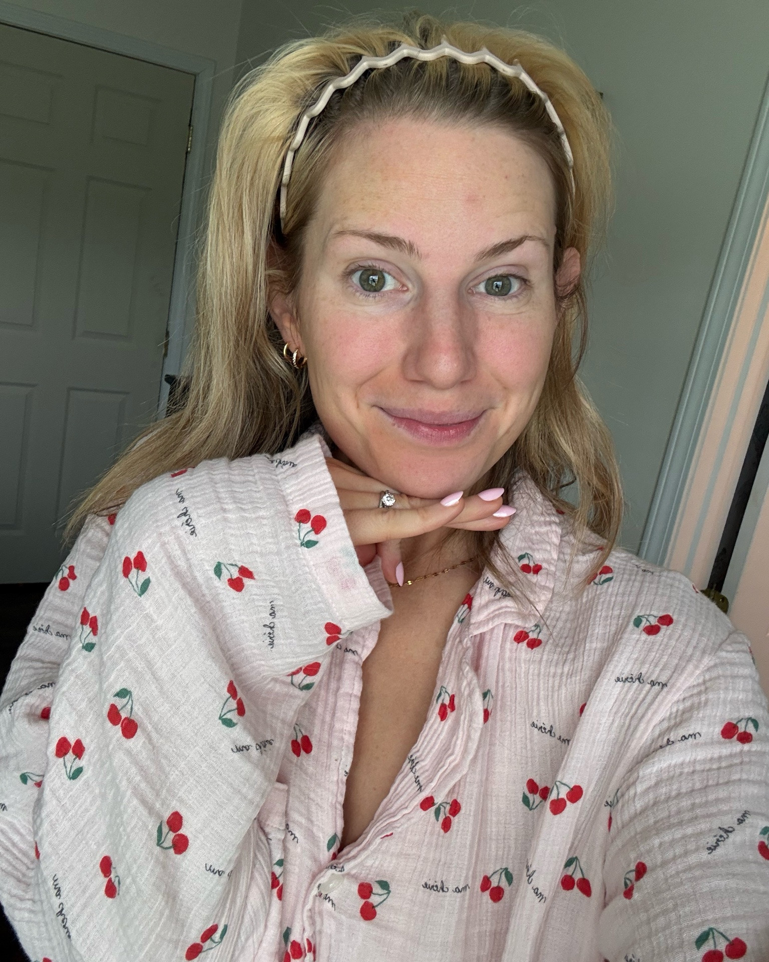 face has been sooo broken out the last week…my favorite skin helper is my RLT—visibly better after two uses!! helps with a million other things too🙌✨

#LTKmomlife #LTKmorningroutine #LTKselfcare