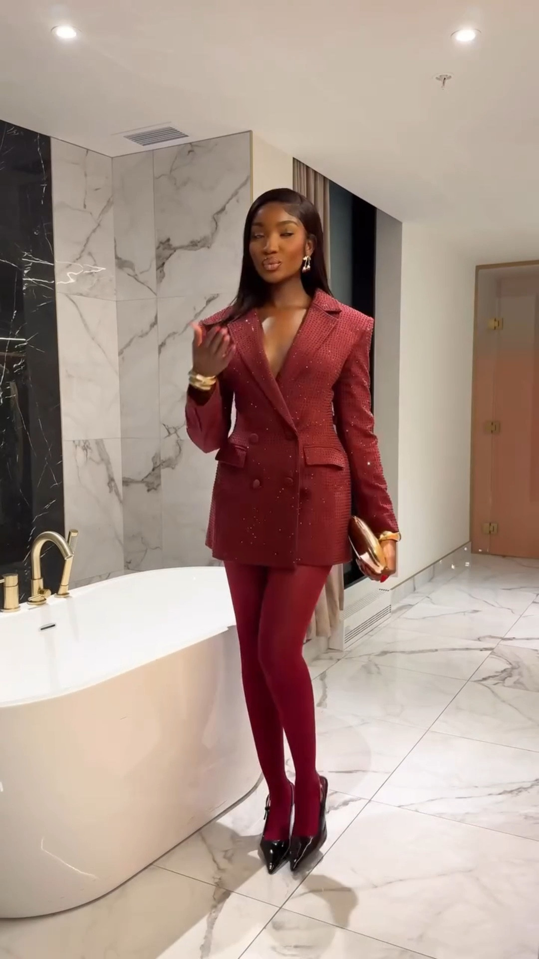 santa baby 🎅🏾🎄 grwm for christmas ❄️💖 save for later. would you wear this? 

follow (@mz_zae ) for more outfit inspo
 
#outﬁtinspo #grwmreel #explore #dresses