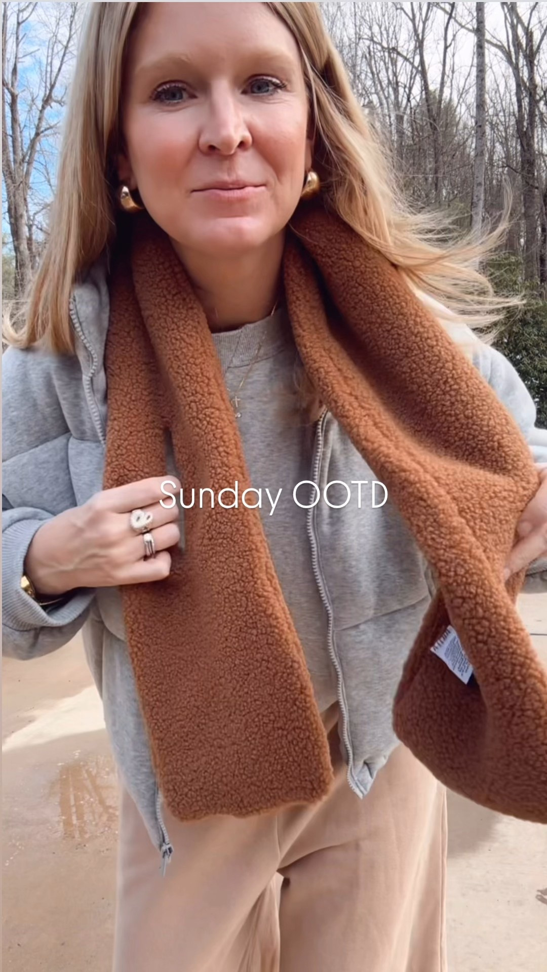 This jacket 🙌🏻 Feels like a sweatshirt and keeps you warm like a puffer! I sized up to a L. Paired with it with other cozy favorites for a chilly Sunday. 

#ootd #walmartstyle #walmartfashion #outfitoftheday