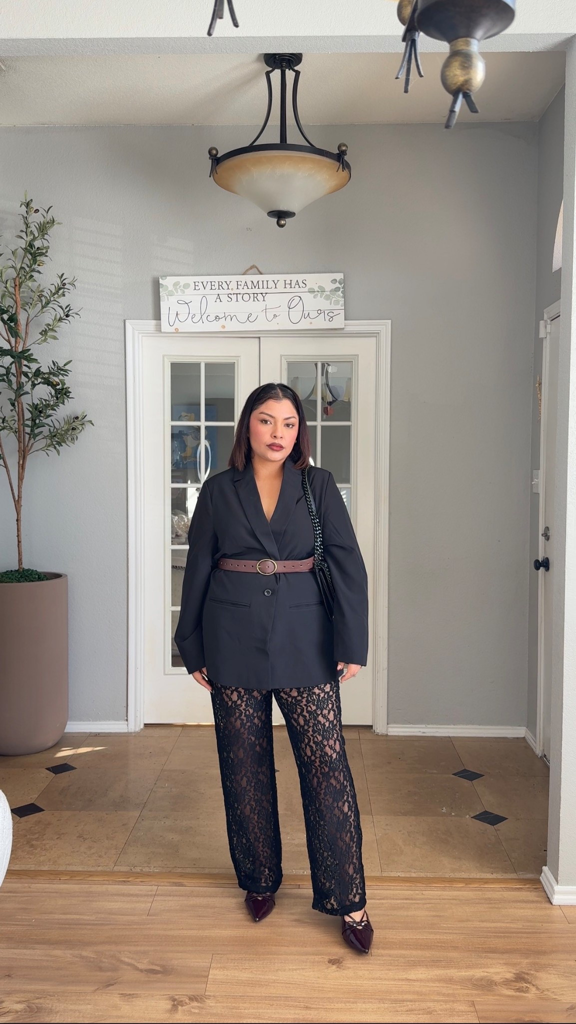 Happy new year outfit

Lace pans and blazer 