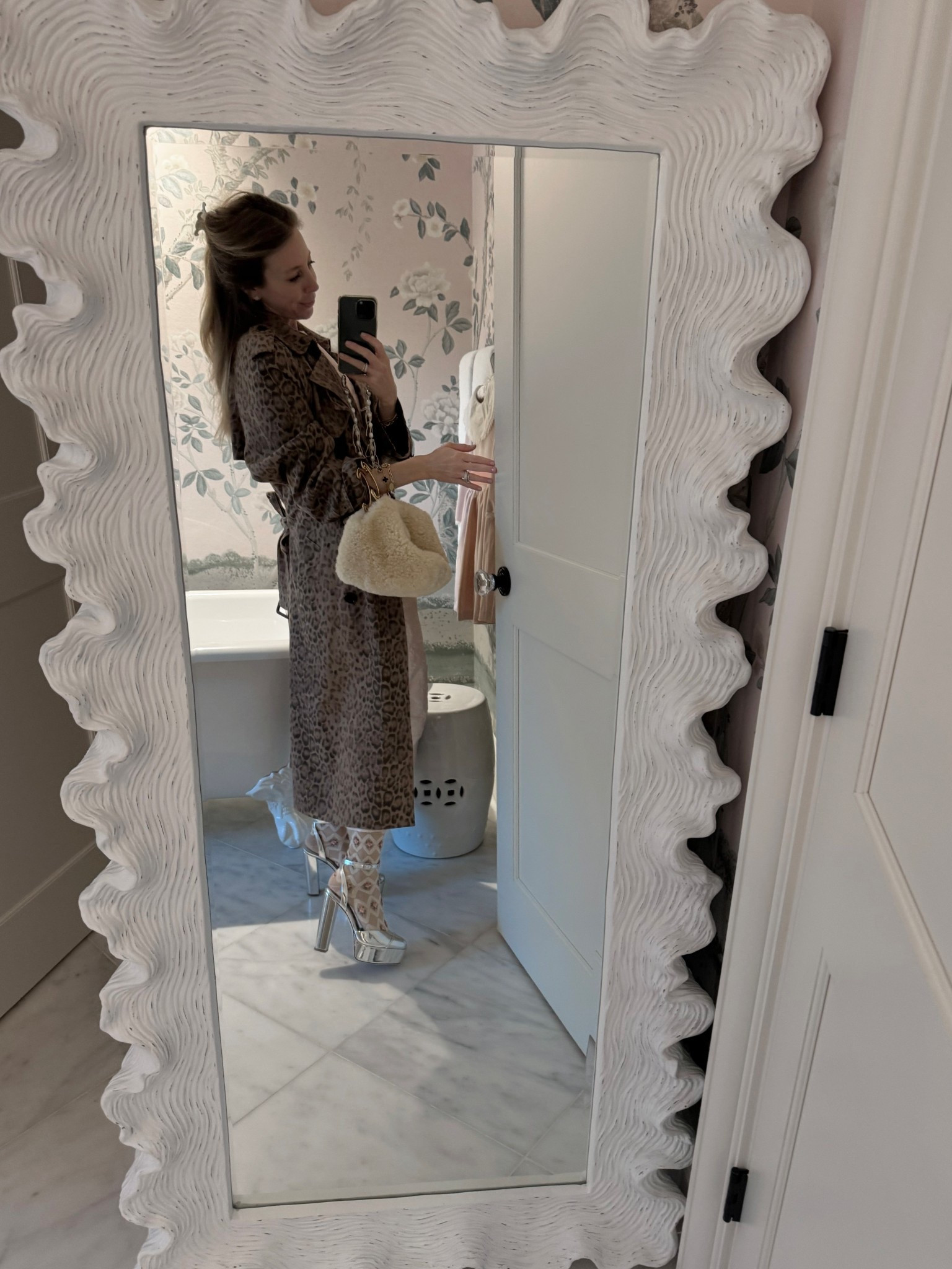 Found this Celine trench available in an XS 👀 

#LTKHoliday #LTKStyleTip #LTKSeasonal