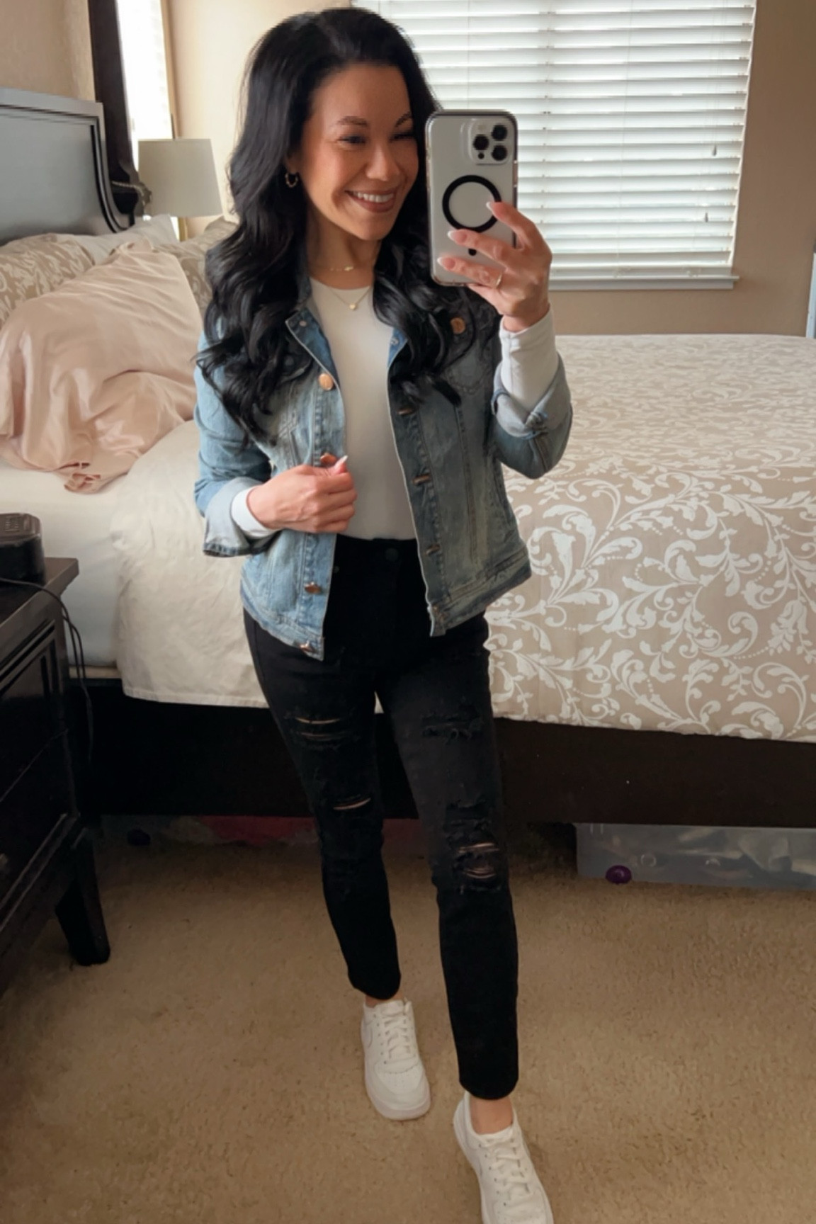 Finding petite jeans can be frustrating but these American Eagle leggings are amazing, the fit is incredible and priced just right. I’m 4’10, 100lbs and wear a size 0 short. 