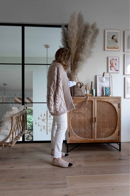 Cable knit Cardigan, white jeans, two toned ballet flats

#LTKSeasonal #LTKeurope #LTKstyletip