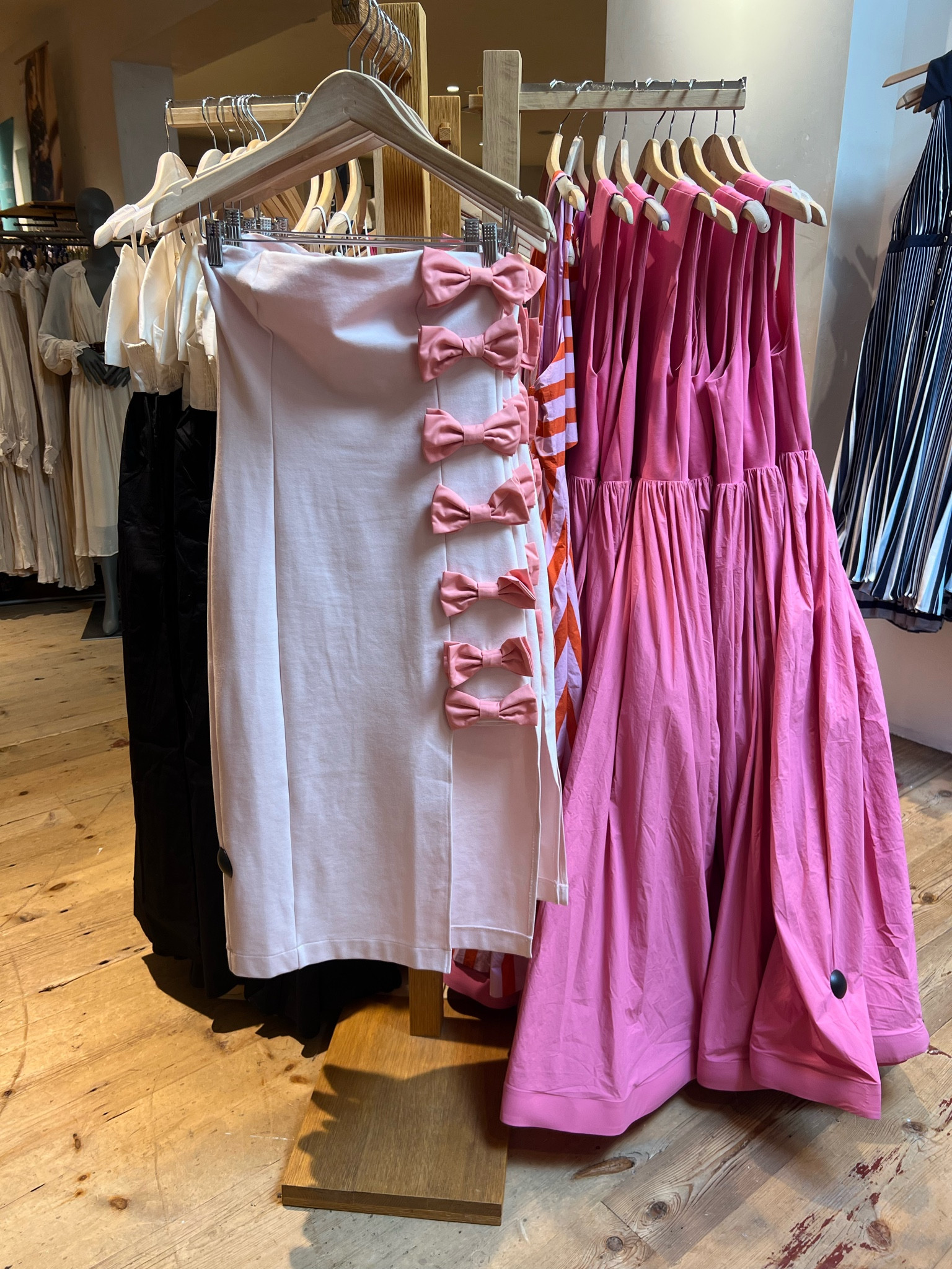 Bow-ed Over 🎀
… I love this dress! The perfect share for International Bow Day today! 🎀🎀🎀



#LTKParties #LTKSeasonal #LTKWedding