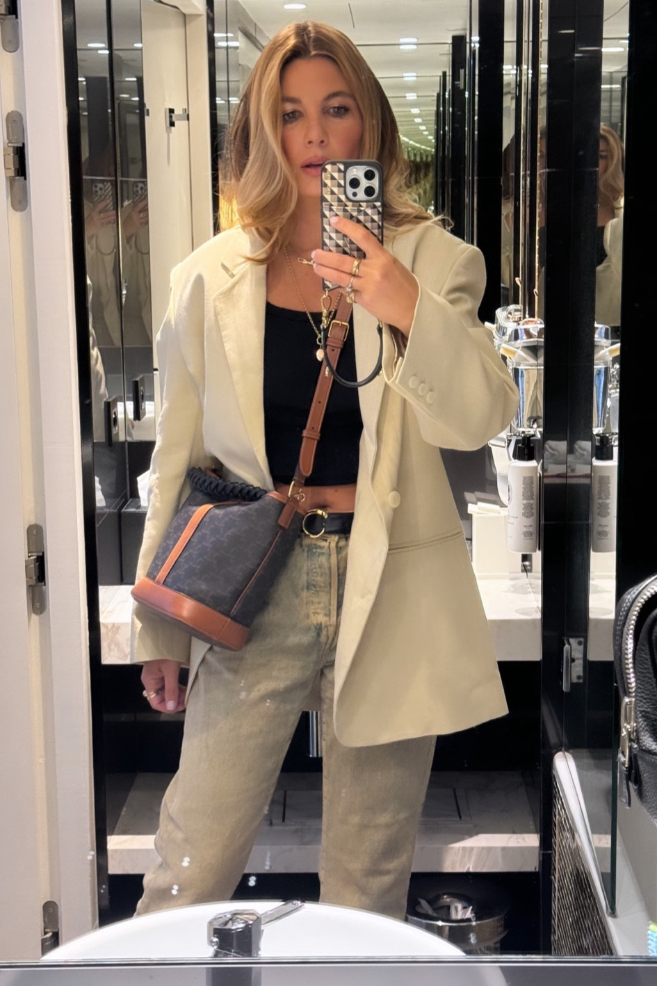 OOTD🤍
Blazer: small
Jeans: 27

#LTKTravel #LTKWorkwear #LTKStyleTip