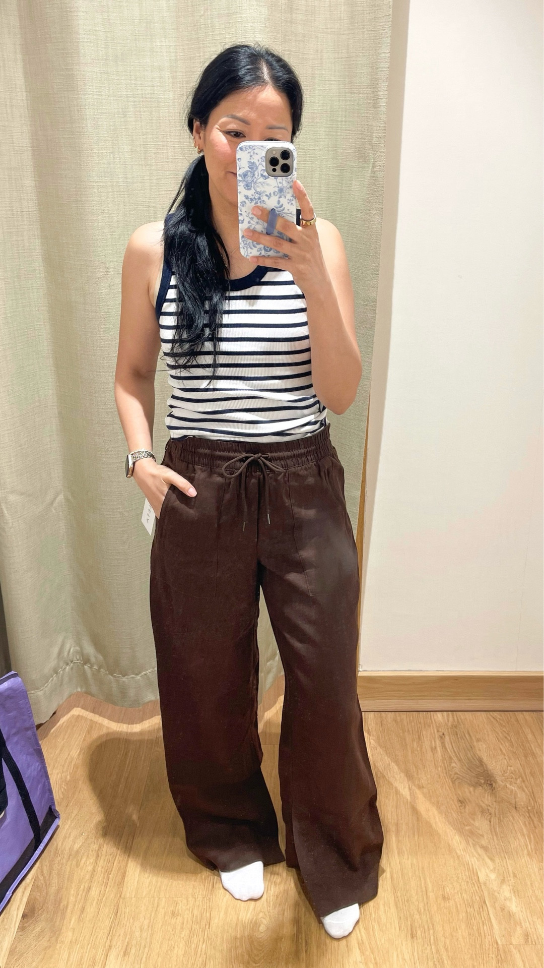 Size small regular retreat linen pants 

Athleta linen retreat pants 


#LTKSeasonal #LTKSaleAlert #LTKOver40