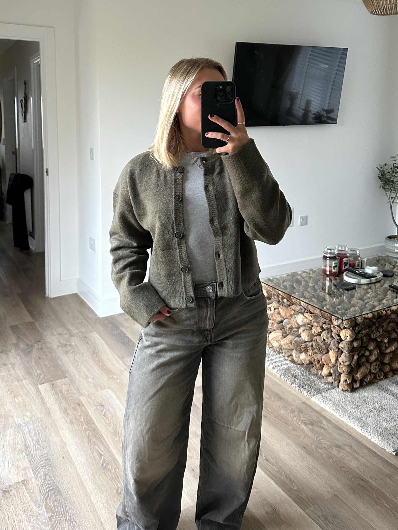ASOS cardis are my fav🫶🏼🌿
Linked the jeans in black as the grey are sold out! 